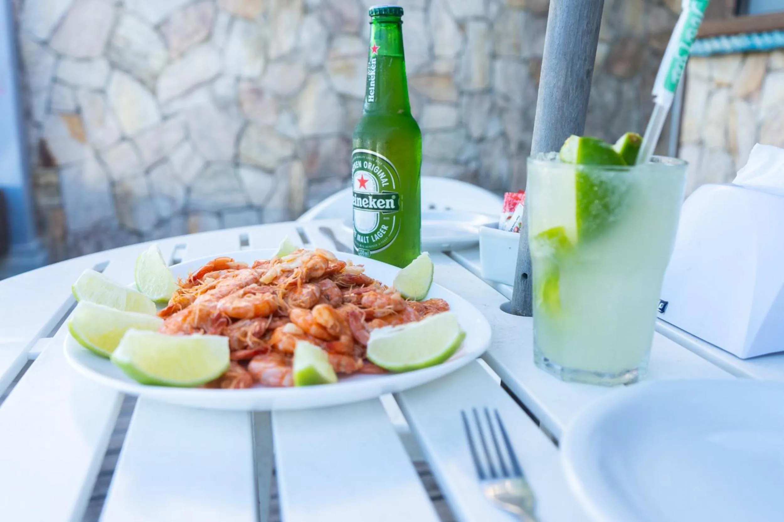 Restaurant/places to eat in Pousada On Shore