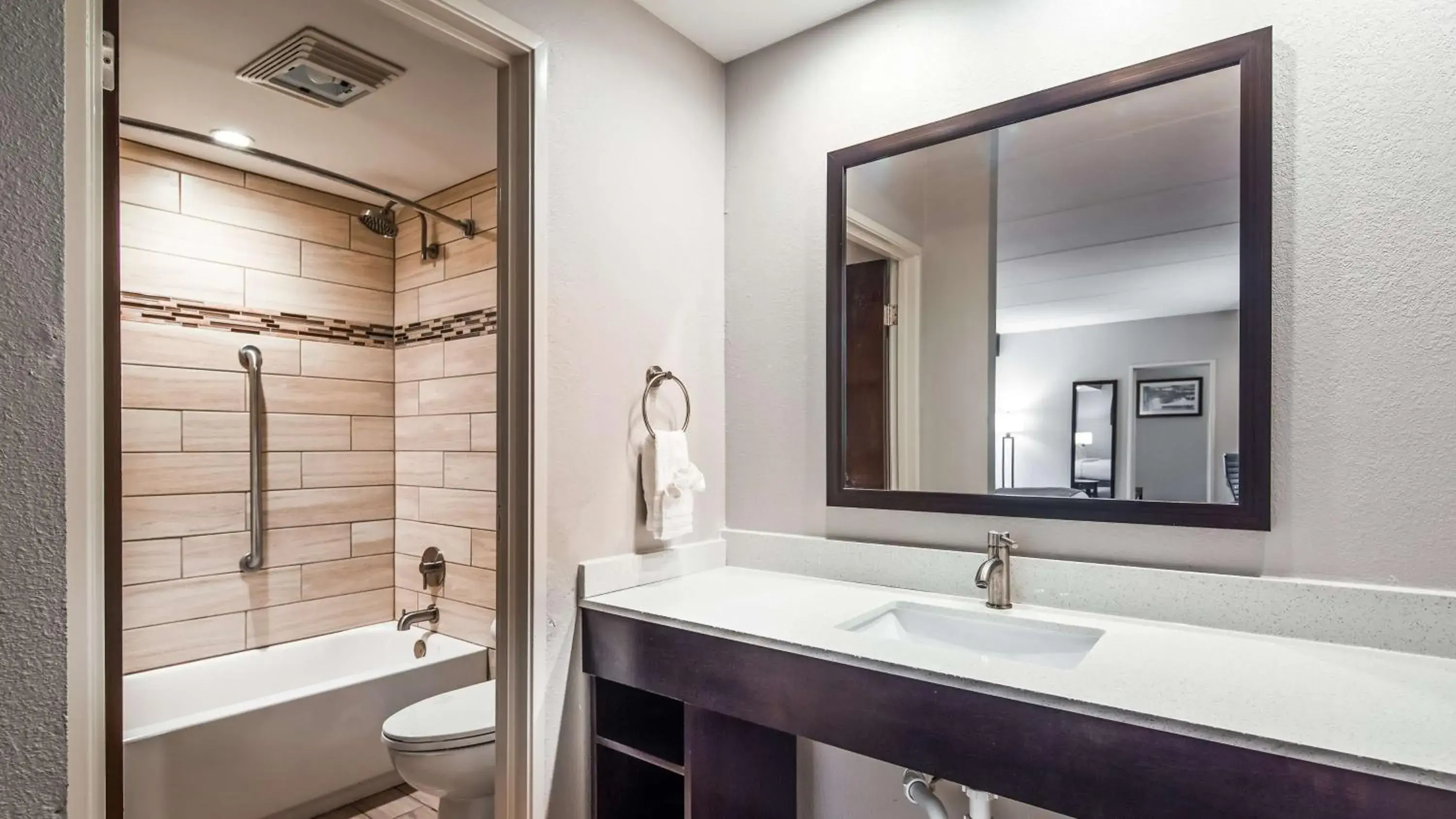 Queen Room with Two Queen Beds - Non-Smoking in Best Western Sevierville/Kodak Inn Queen Room with Two Queen Beds - Non-Smoking in Best Western Sevierville/Kodak Inn