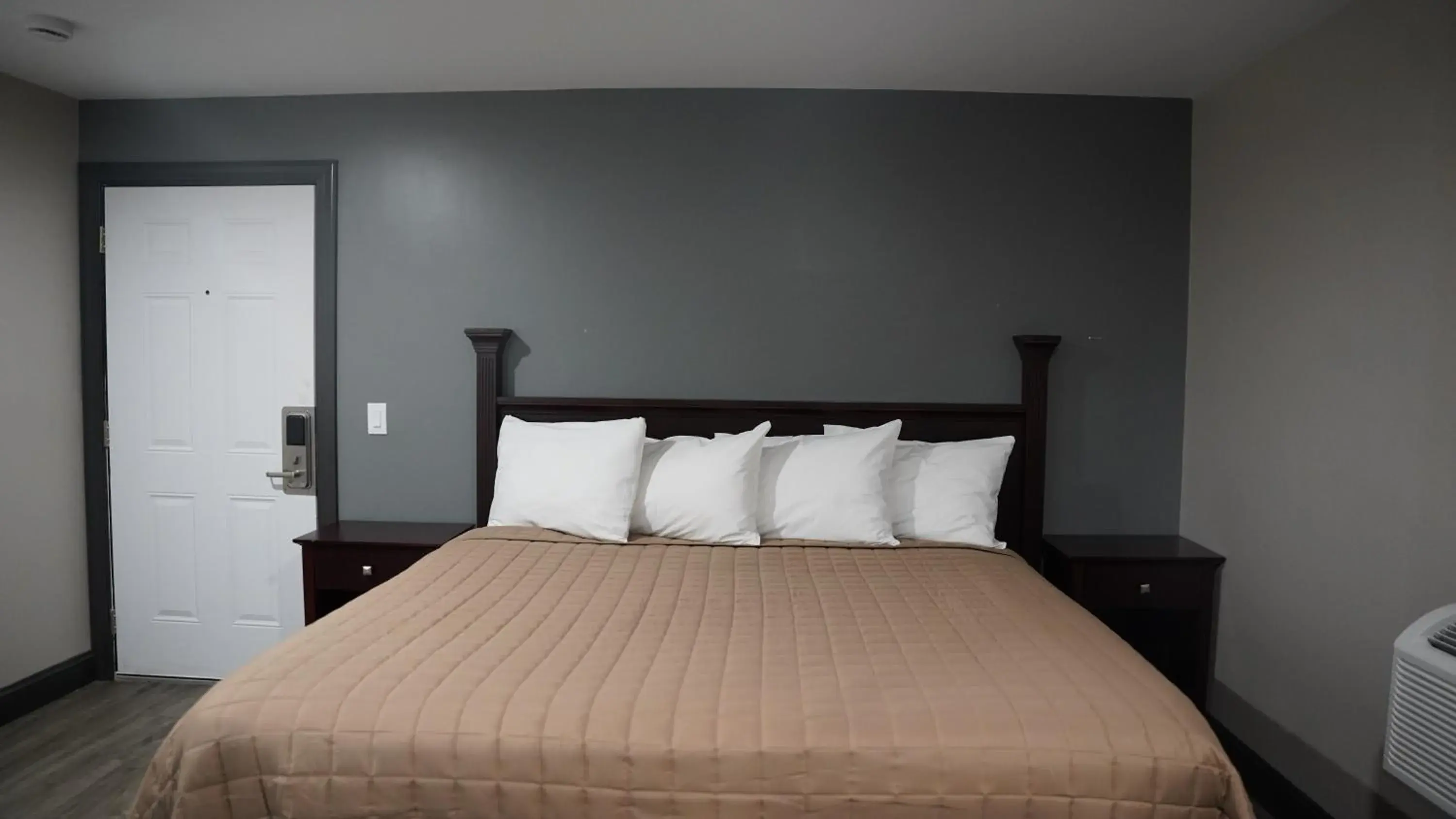 Bed in Best Way Inn Bed in Best Way Inn