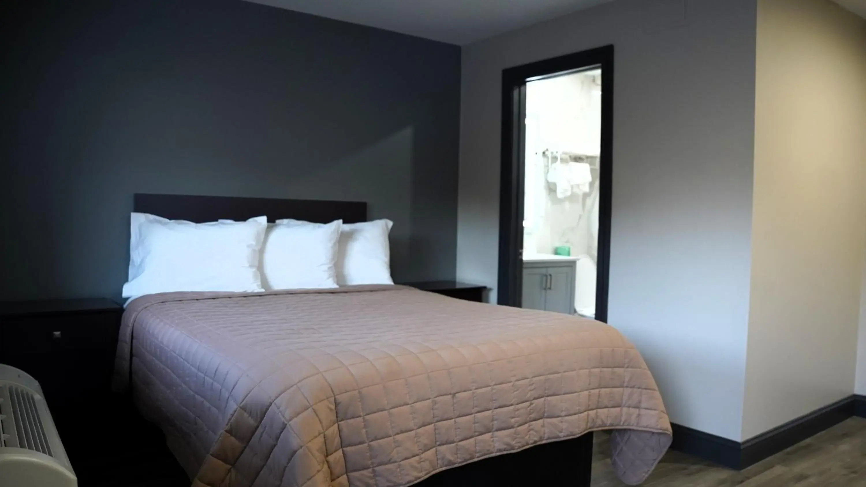 Bed in Best Way Inn Bed in Best Way Inn