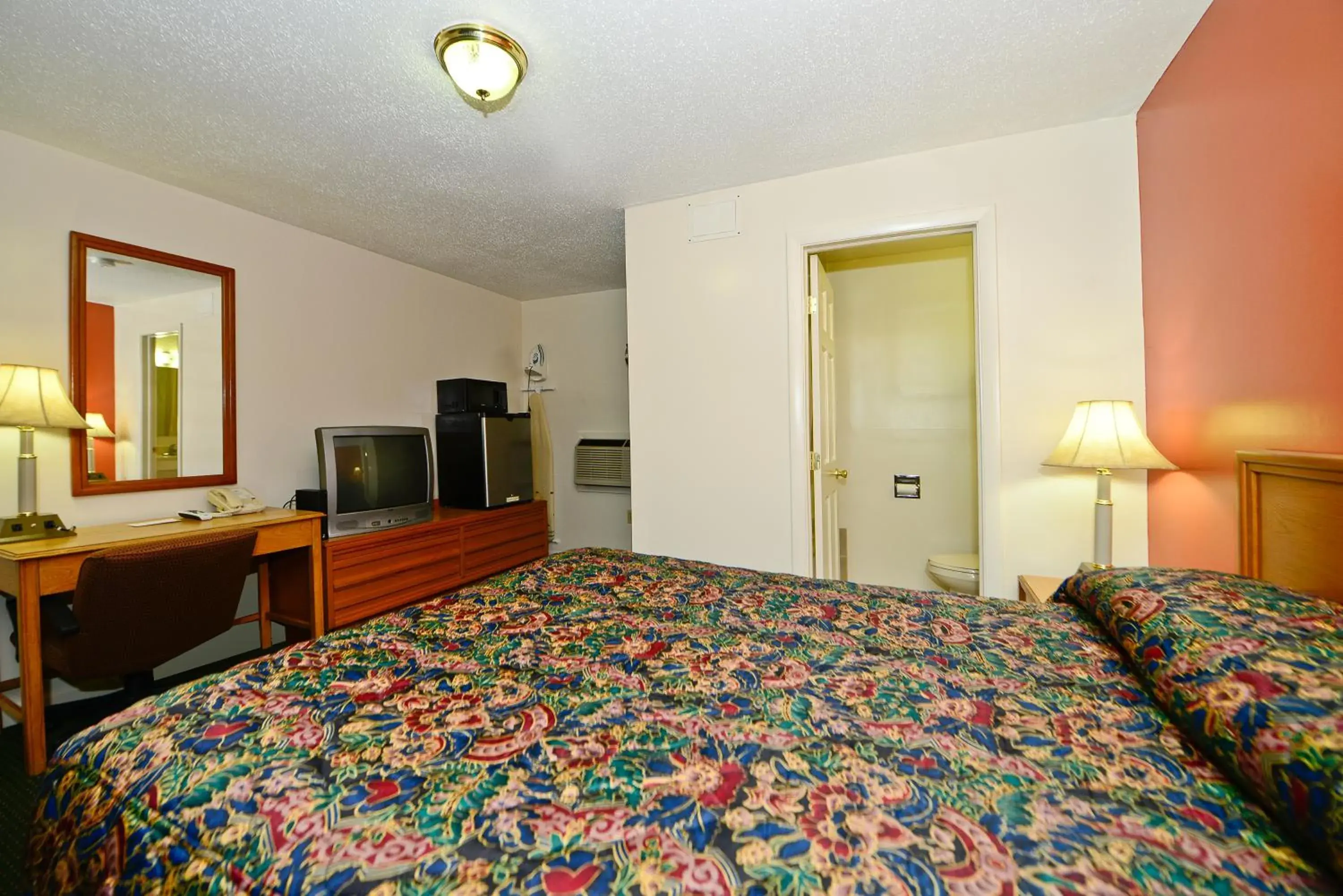 Bed in Best Way Inn Bed in Best Way Inn