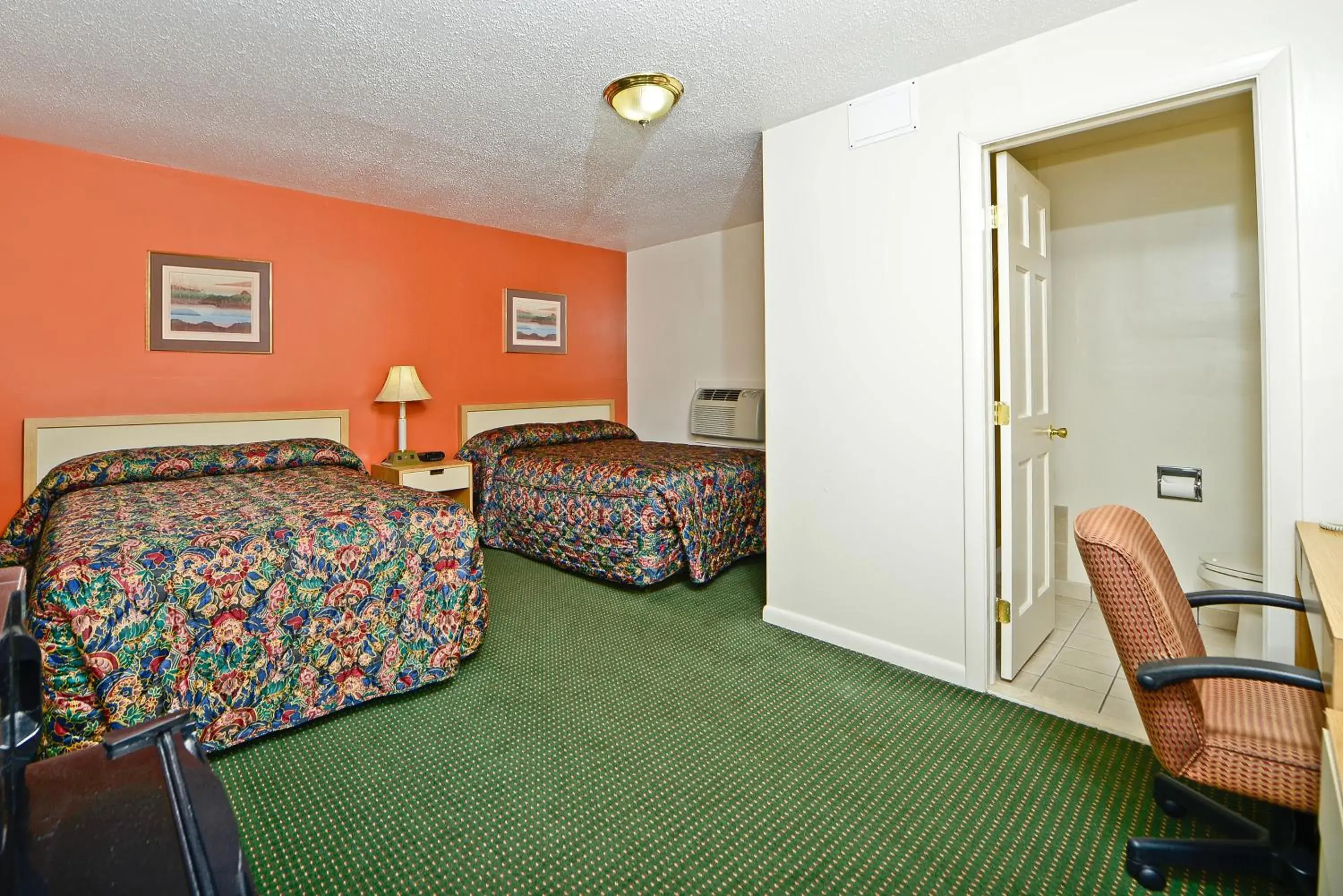 Bed in Best Way Inn Bed in Best Way Inn