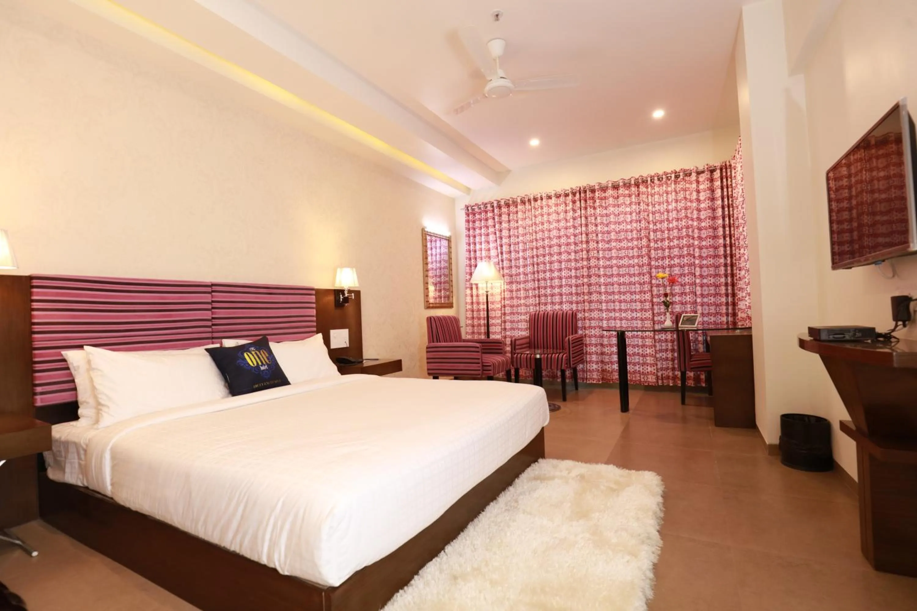 Photo of the whole room, Bed in The One Hotel