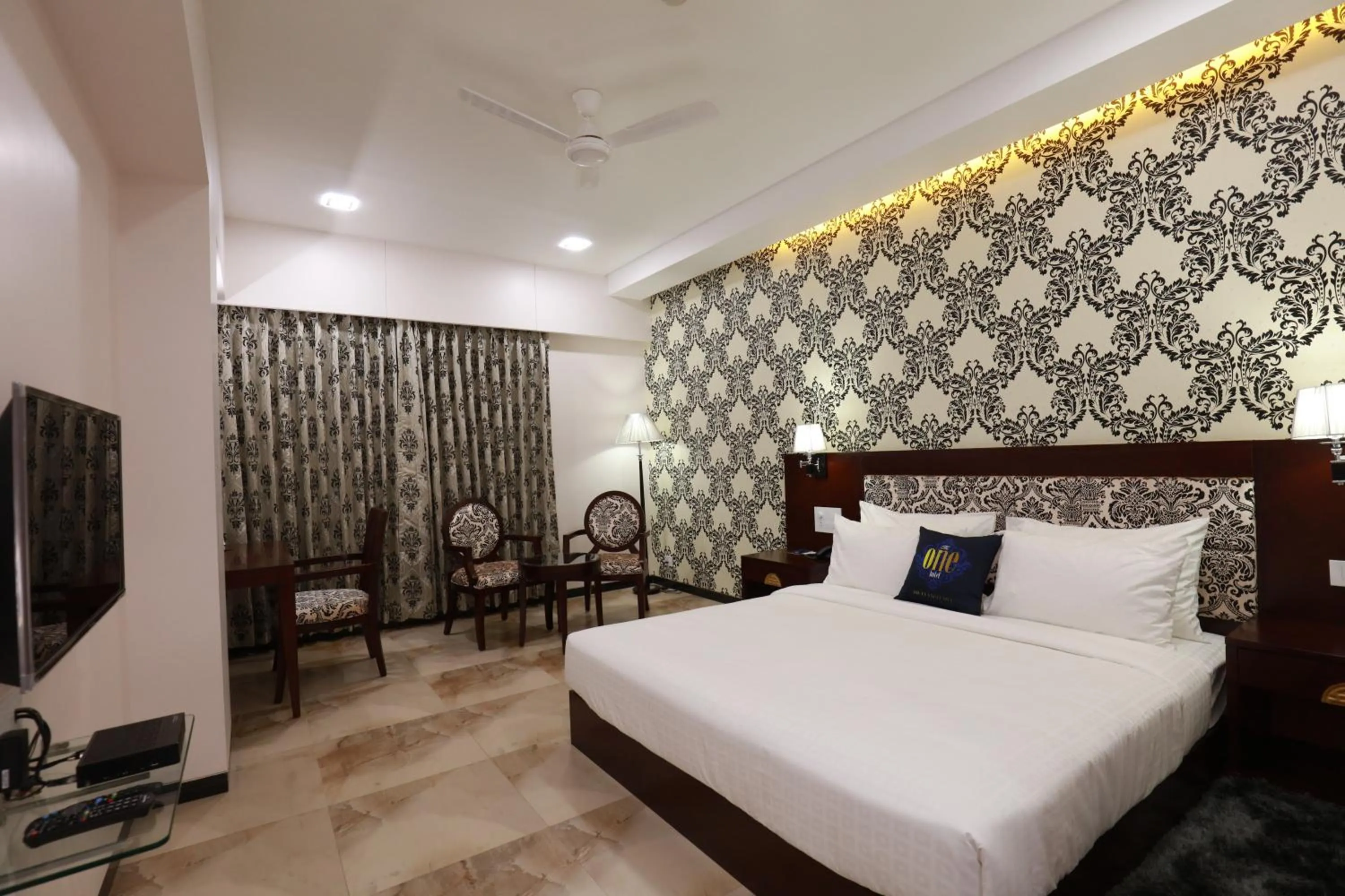 Photo of the whole room, Bed in The One Hotel