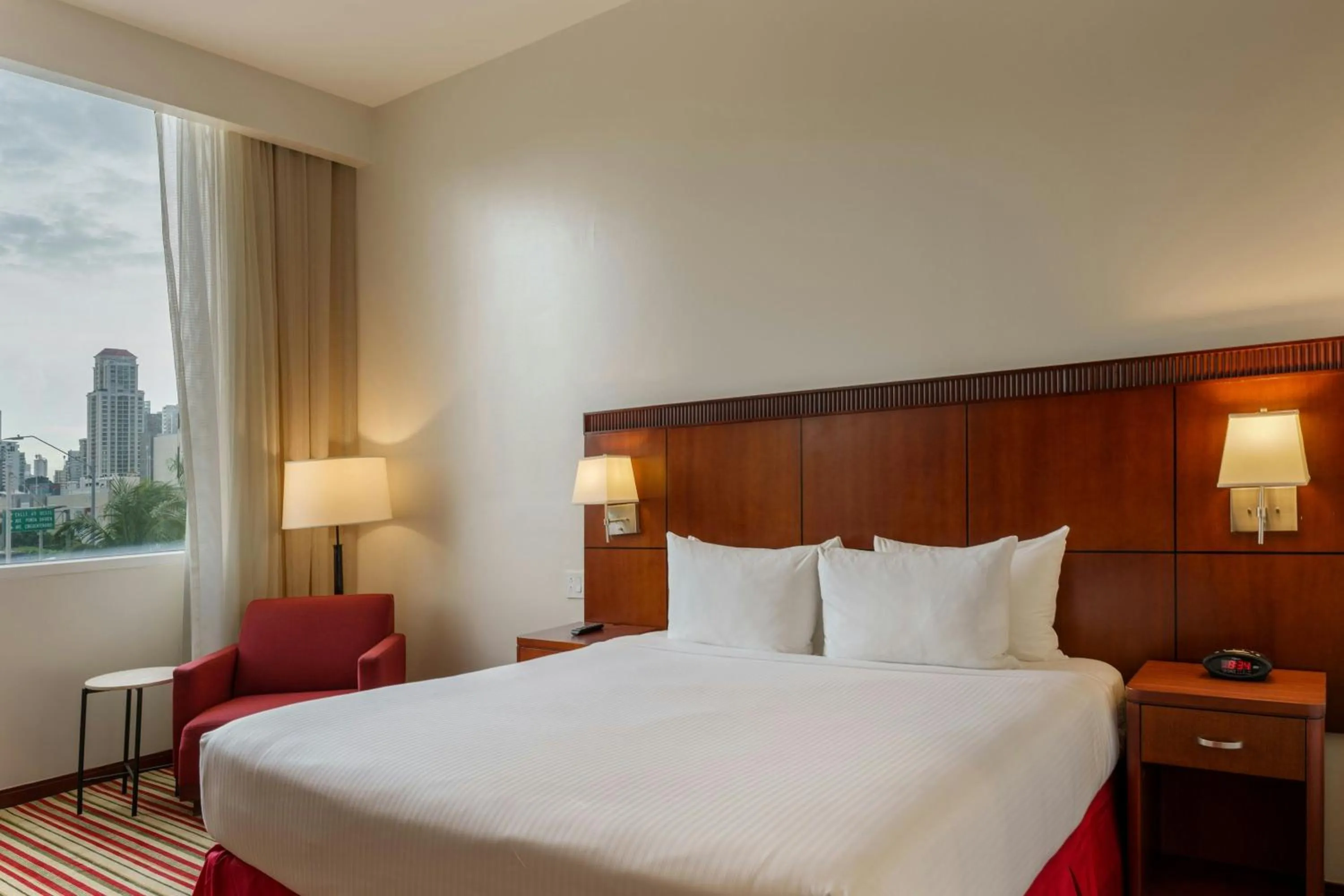 Photo of the whole room, Bed in Courtyard by Marriott Panama Multiplaza Mall