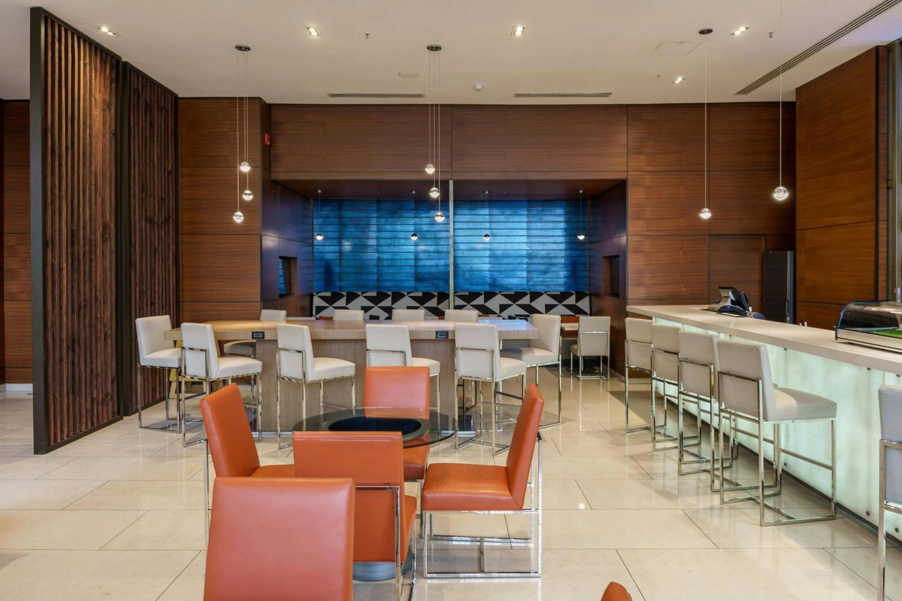 Lounge or bar in Courtyard by Marriott Panama Multiplaza Mall