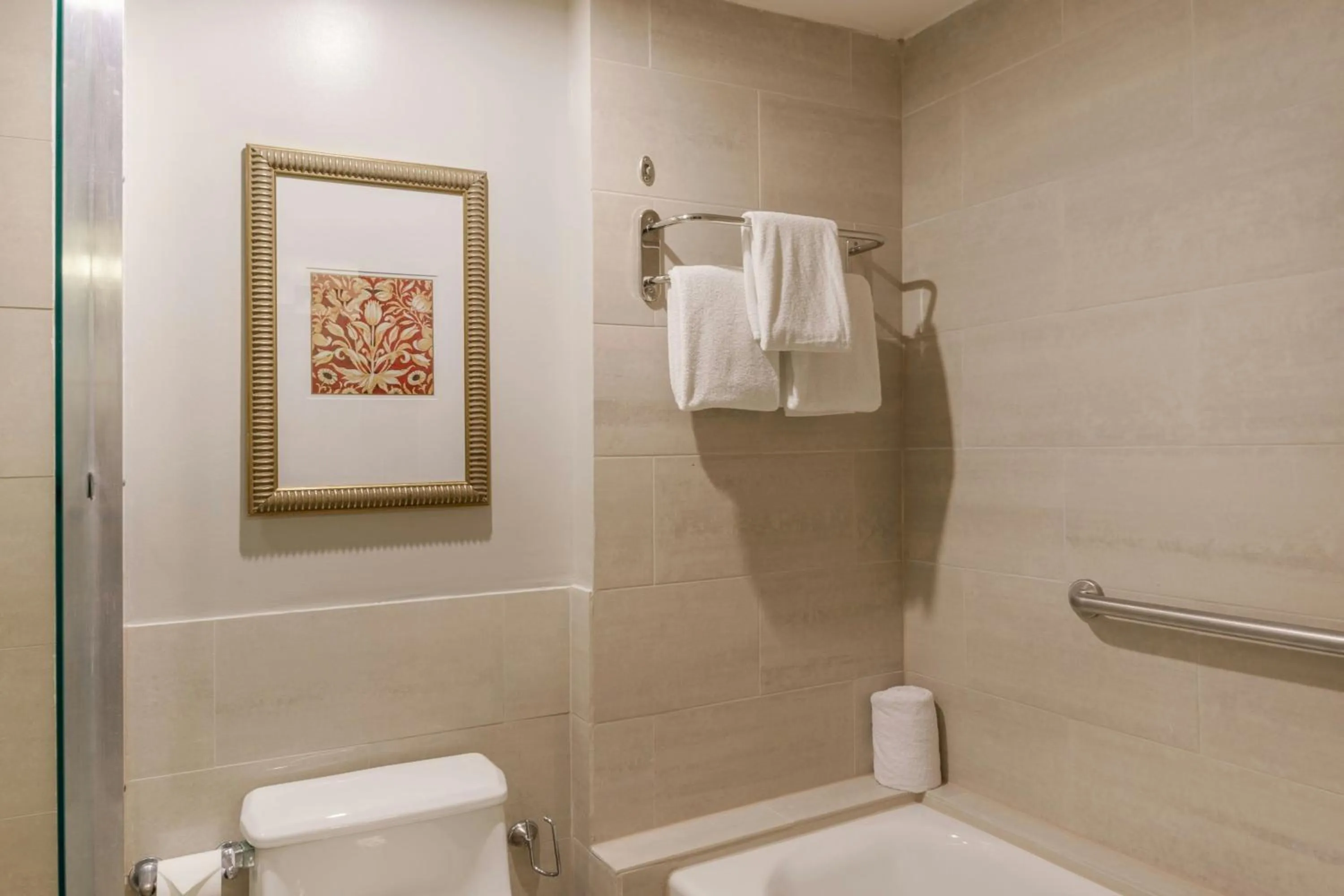 Photo of the whole room in Courtyard by Marriott Panama Multiplaza Mall