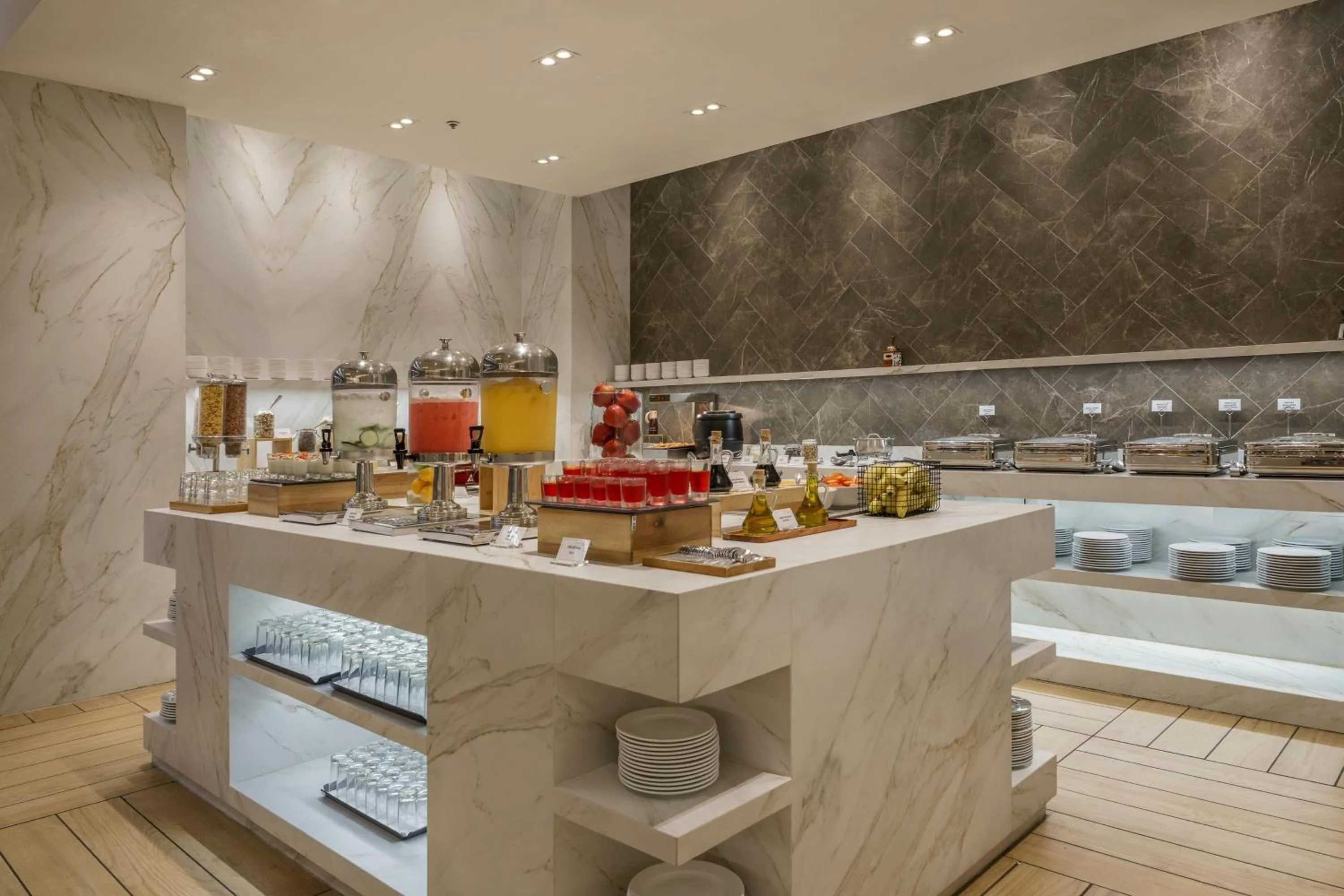 Restaurant/places to eat in Courtyard by Marriott Panama Multiplaza Mall