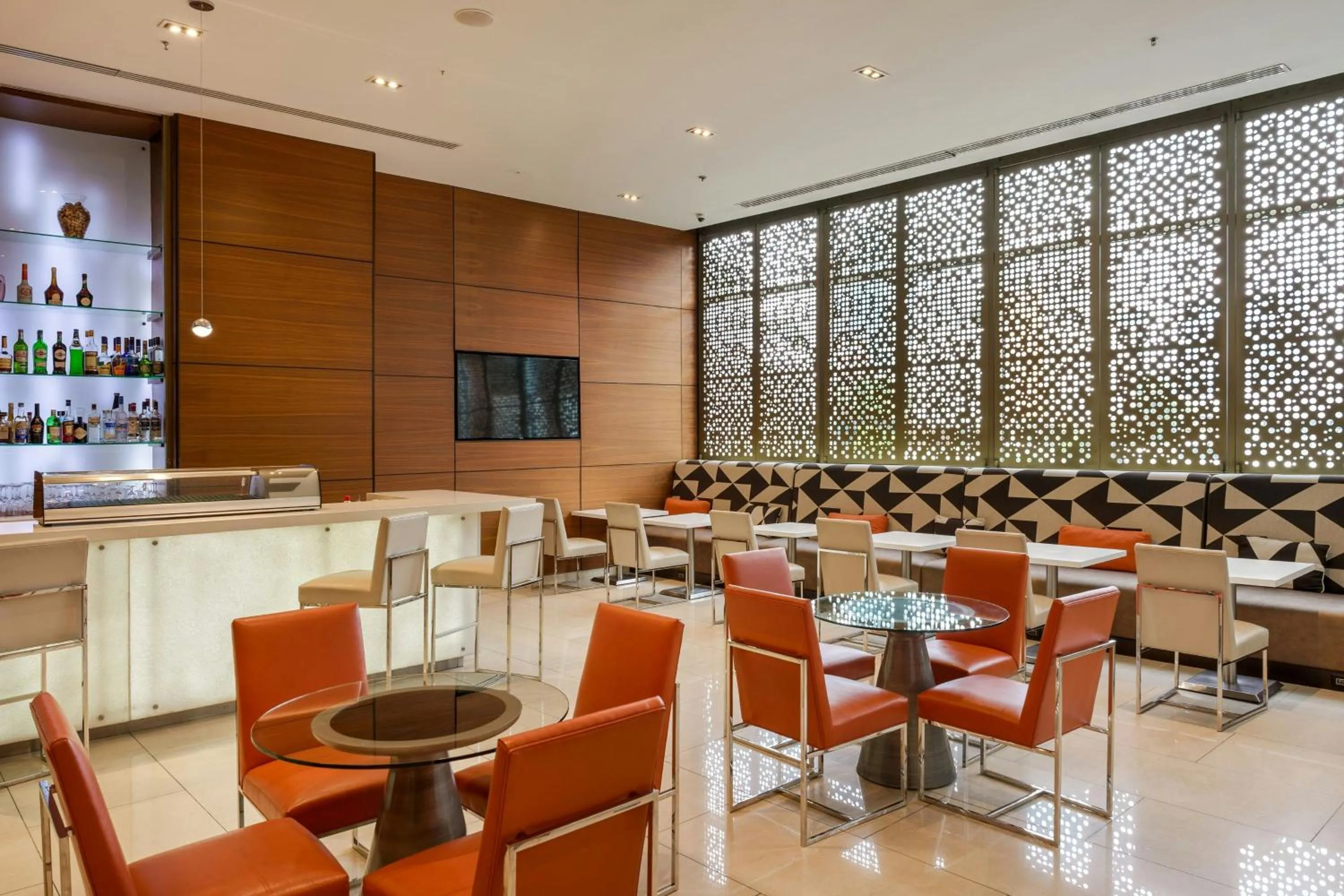 Lounge or bar in Courtyard by Marriott Panama Multiplaza Mall