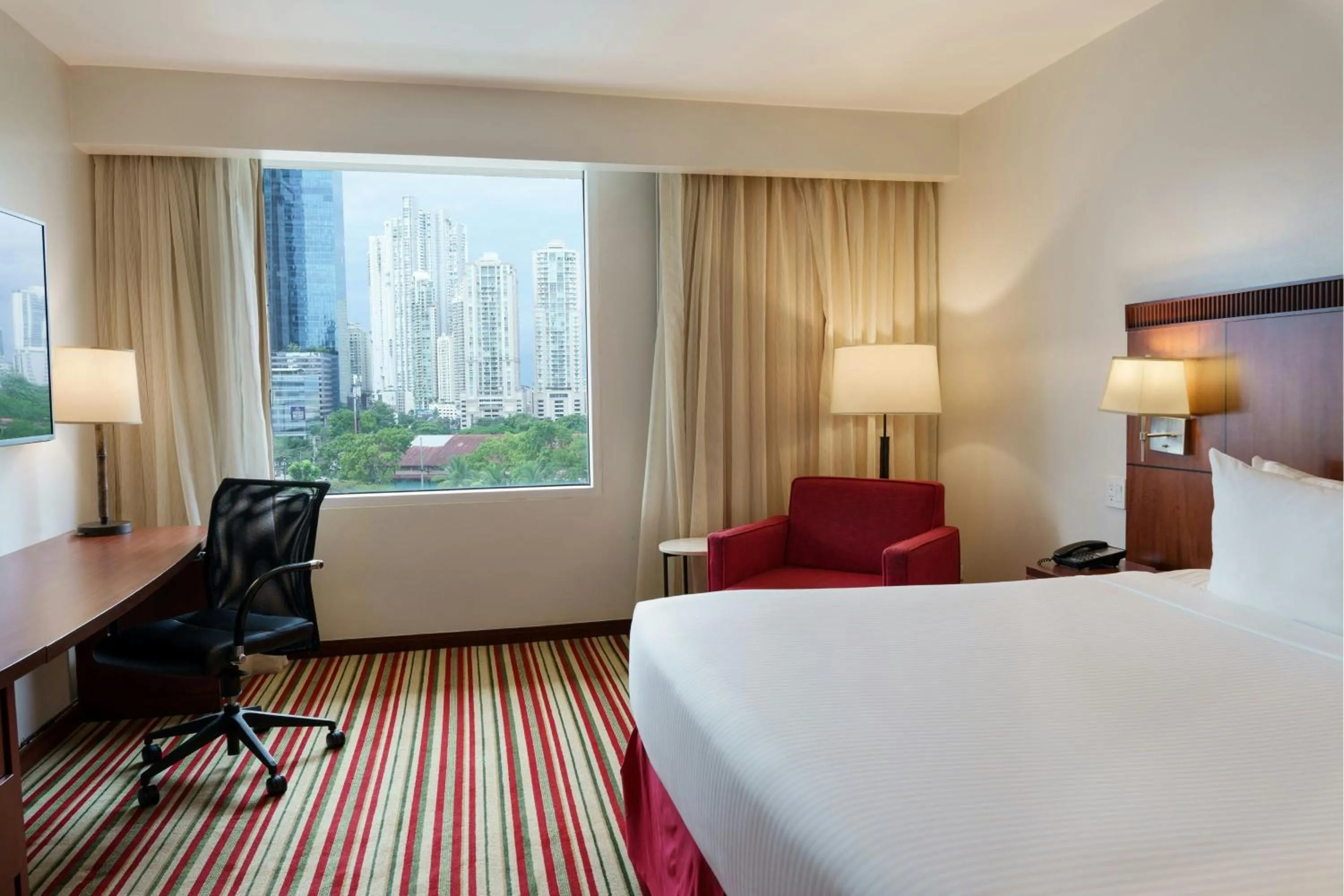 Bedroom, Bed in Courtyard by Marriott Panama Multiplaza Mall