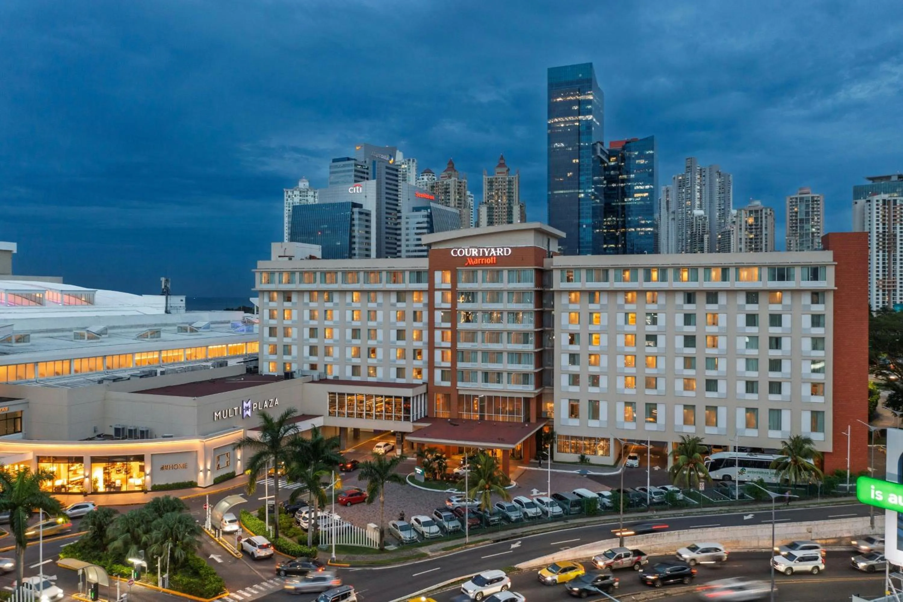 Property building in Courtyard by Marriott Panama Multiplaza Mall