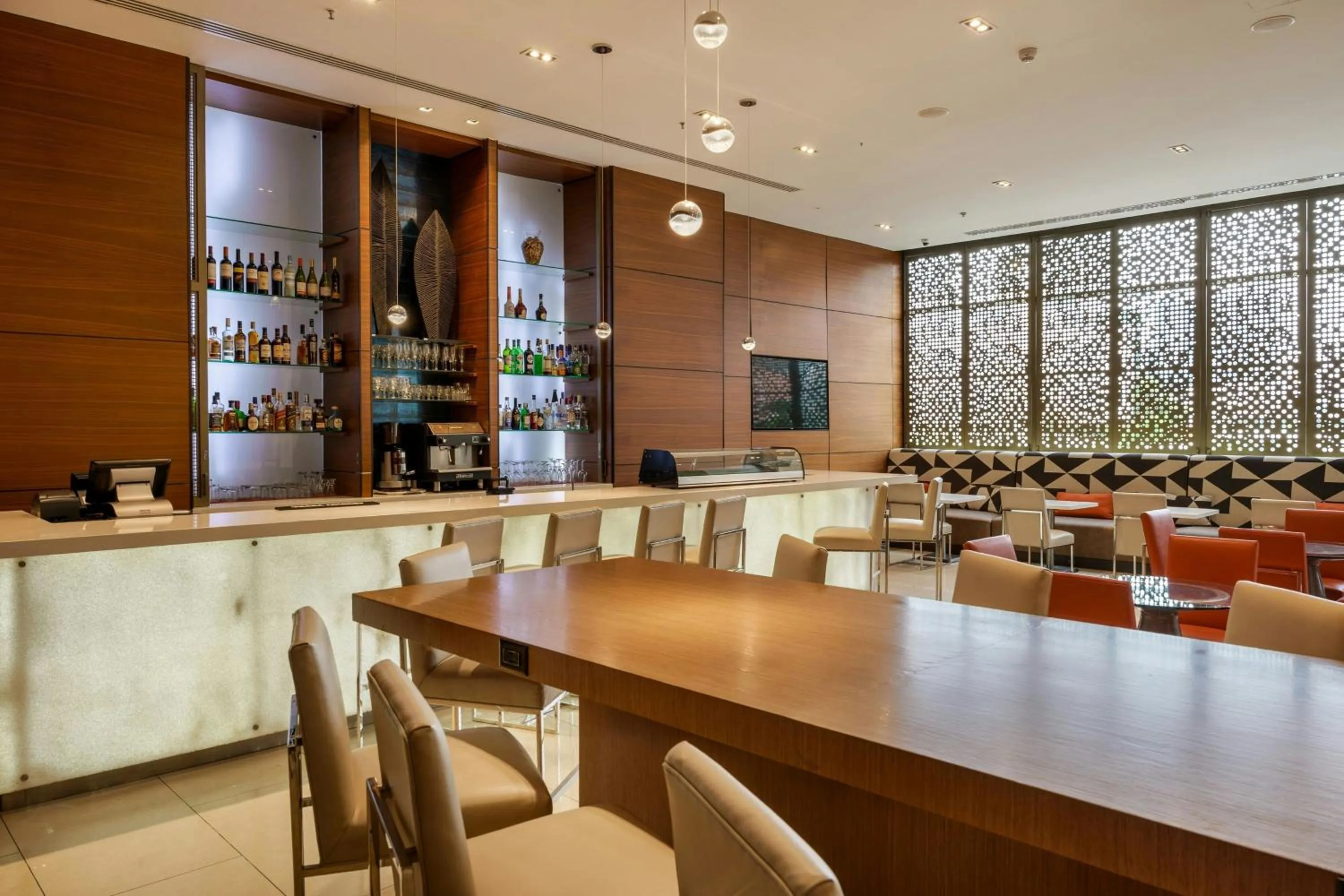 Lounge or bar in Courtyard by Marriott Panama Multiplaza Mall