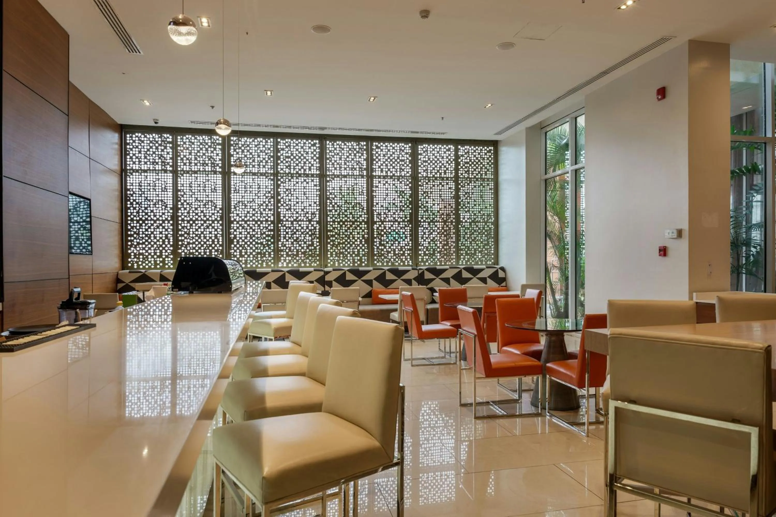 Lounge or bar in Courtyard by Marriott Panama Multiplaza Mall