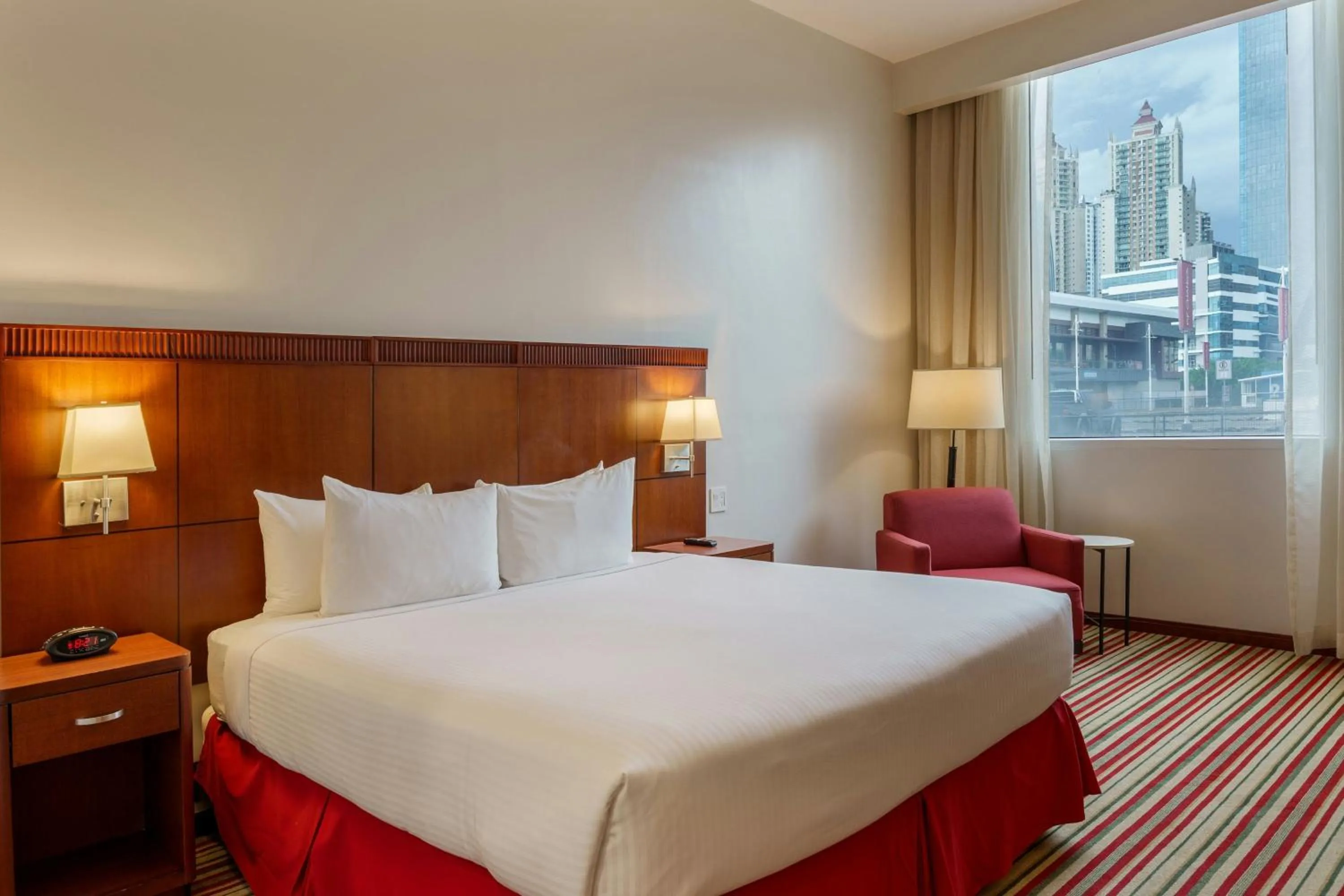 Bedroom, Bed in Courtyard by Marriott Panama Multiplaza Mall