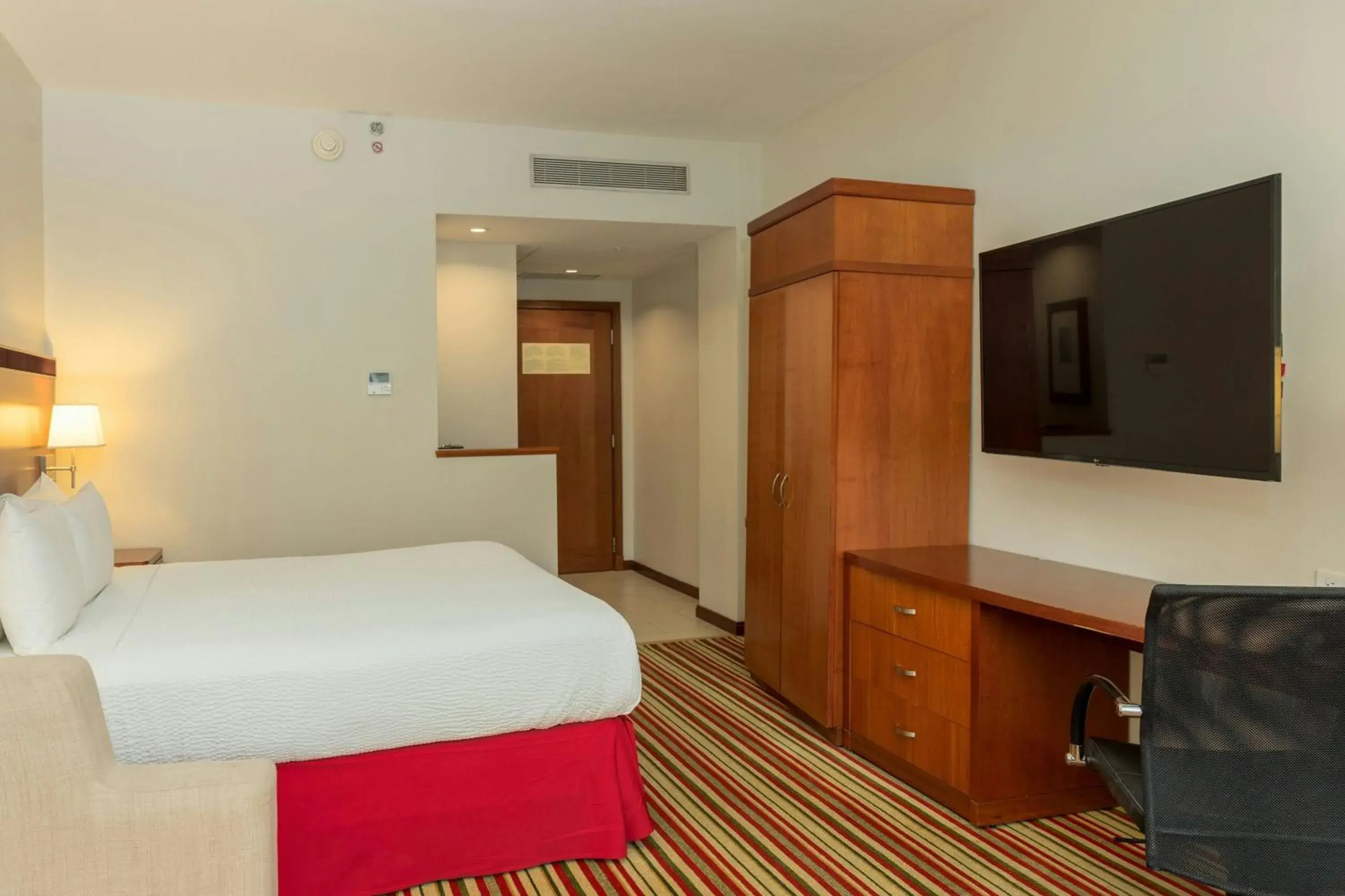 Deluxe King Room in Courtyard by Marriott Panama Multiplaza Mall Deluxe King Room in Courtyard by Marriott Panama Multiplaza Mall