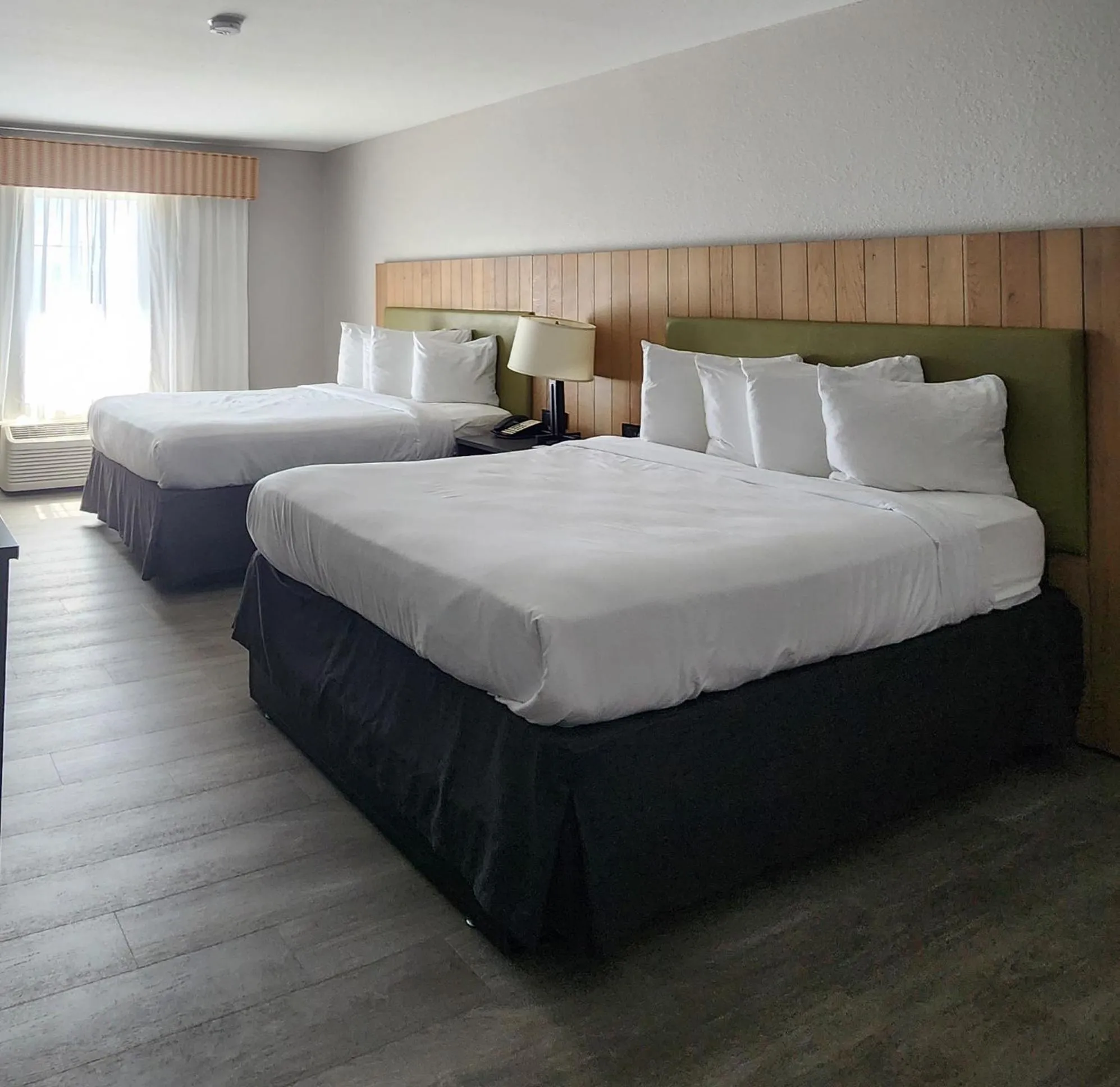 Bedroom, Bed in Country Inn & Suites by Radisson, Topeka West, KS