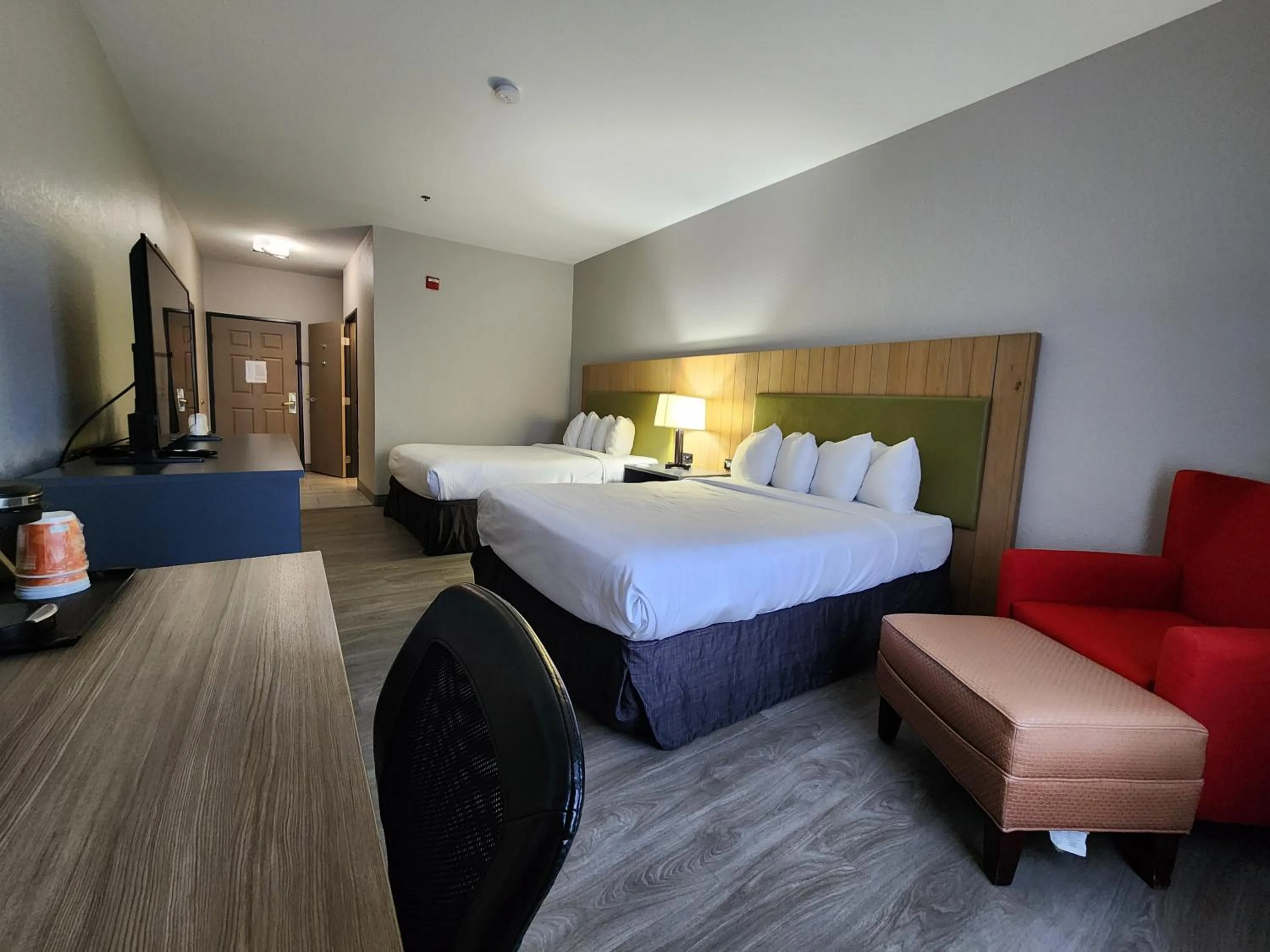 Bedroom, Bed in Country Inn & Suites by Radisson, Topeka West, KS