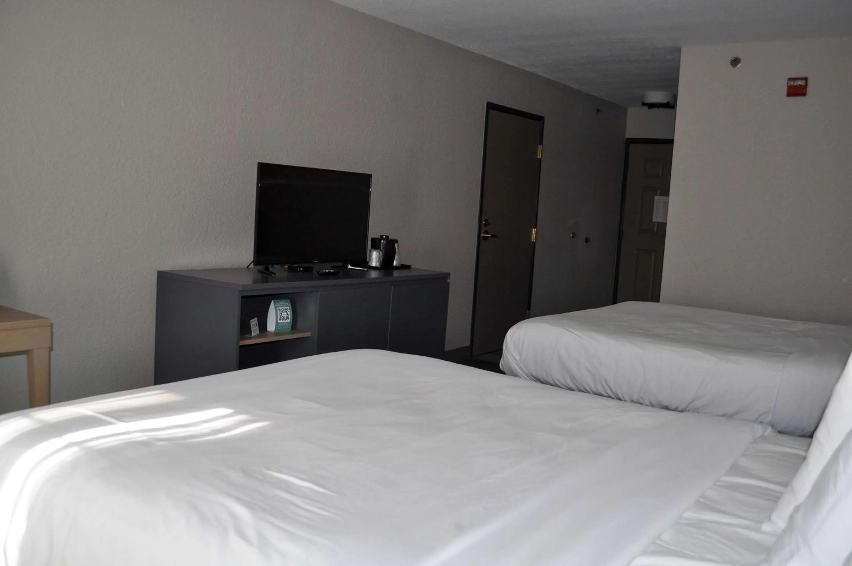 Bedroom, Bed in Country Inn & Suites by Radisson, Topeka West, KS