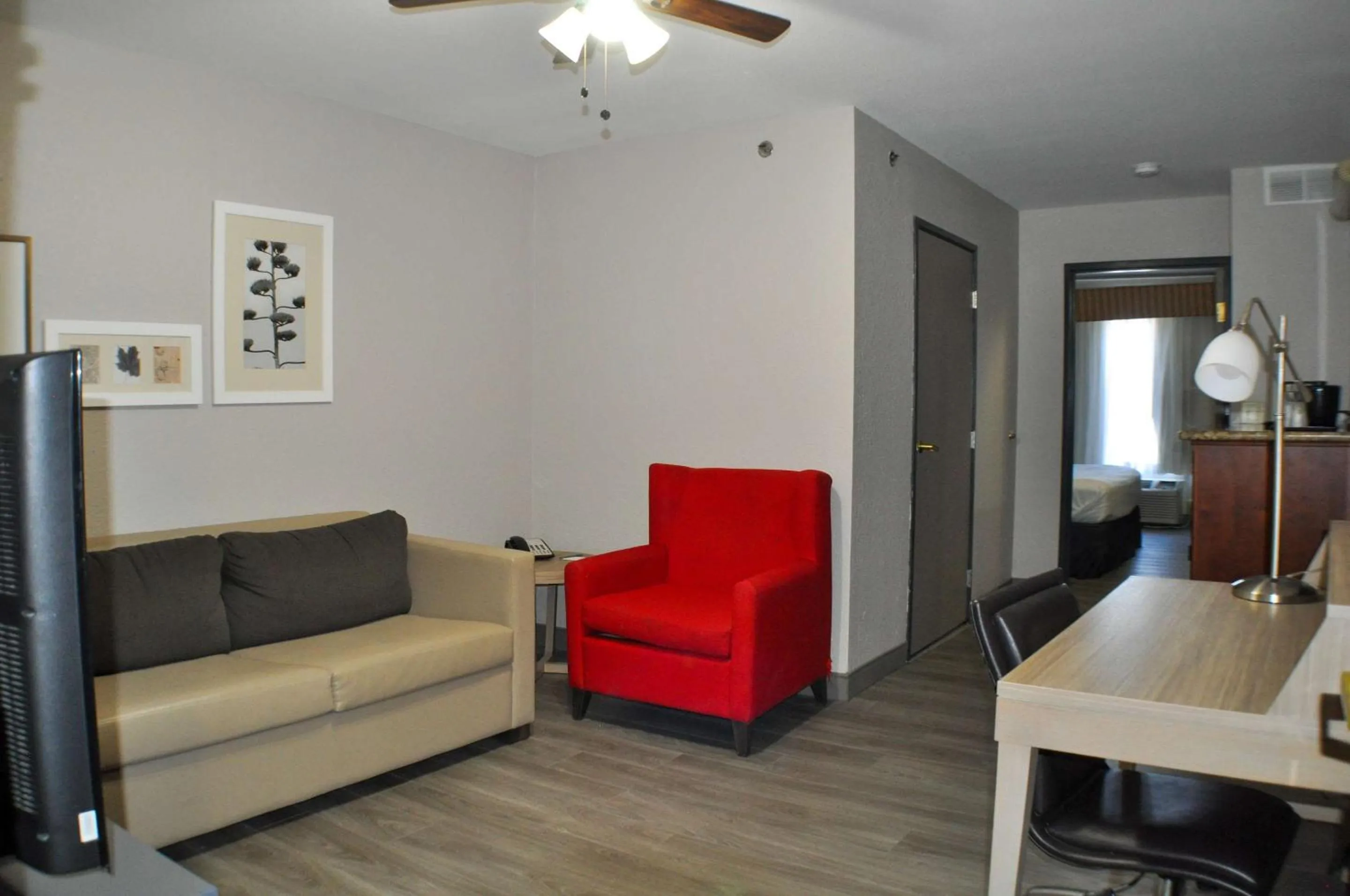 Bedroom in Country Inn & Suites by Radisson, Topeka West, KS