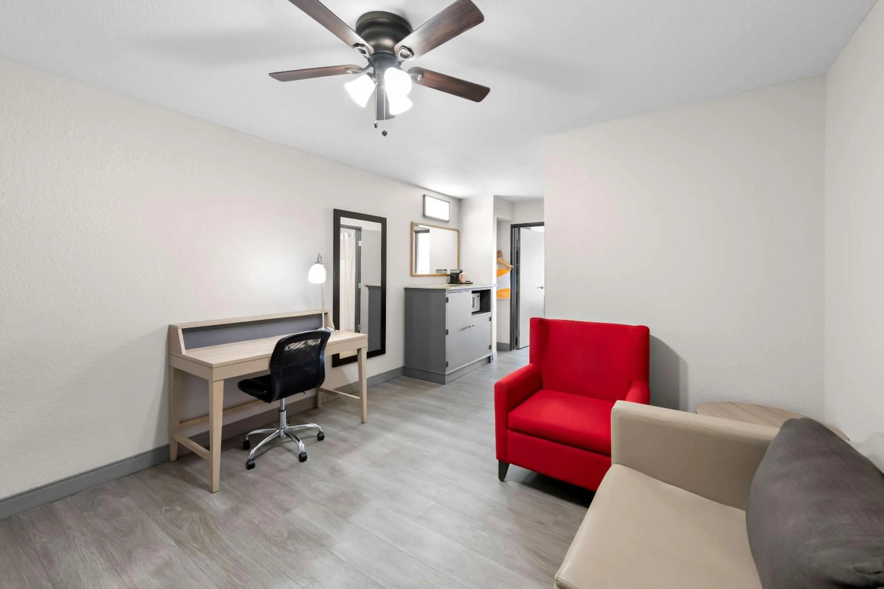 Bedroom in Country Inn & Suites by Radisson, Topeka West, KS