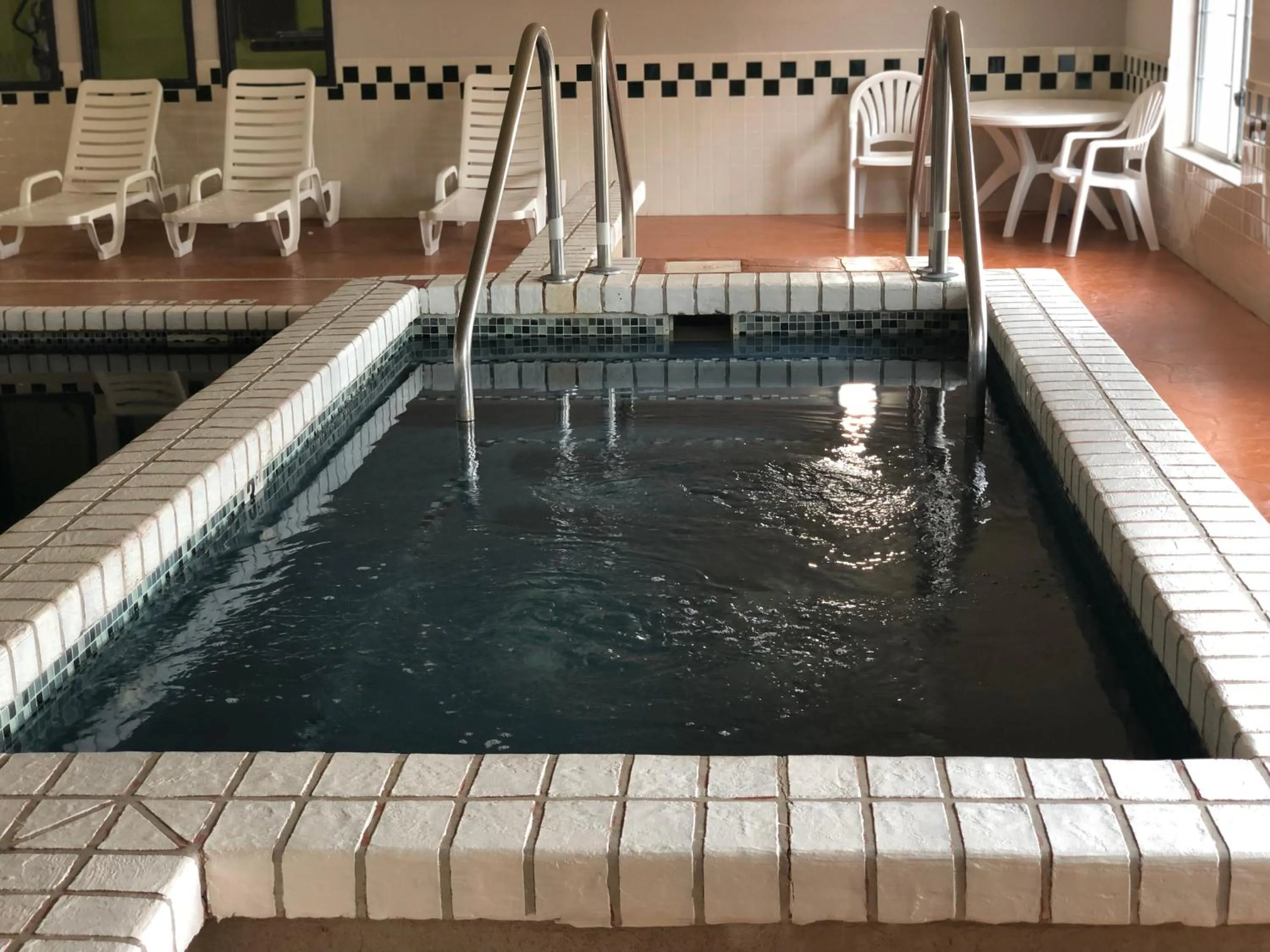 Swimming pool in Country Inn & Suites by Radisson, Topeka West, KS