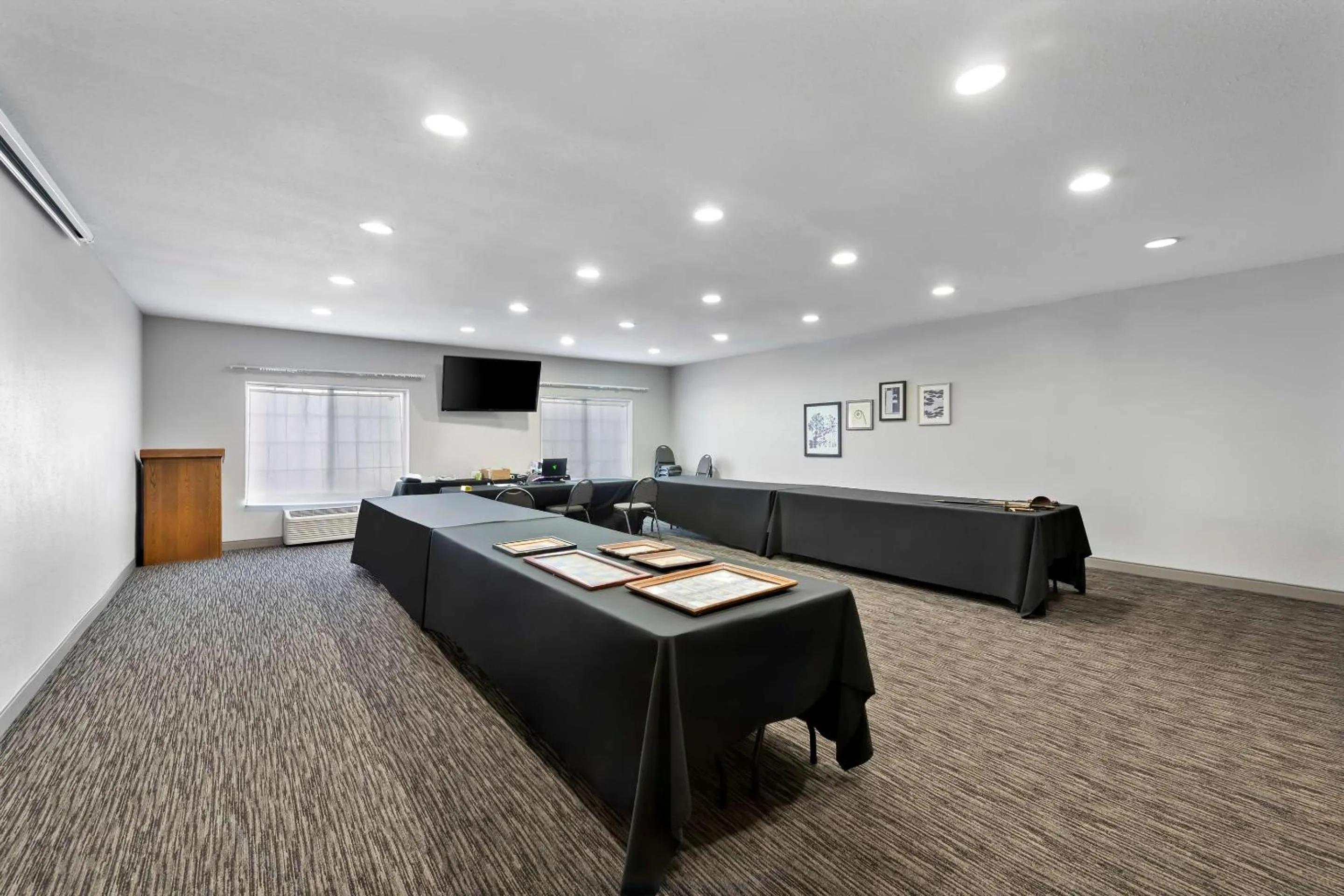 Meeting/conference room in Country Inn & Suites by Radisson, Topeka West, KS