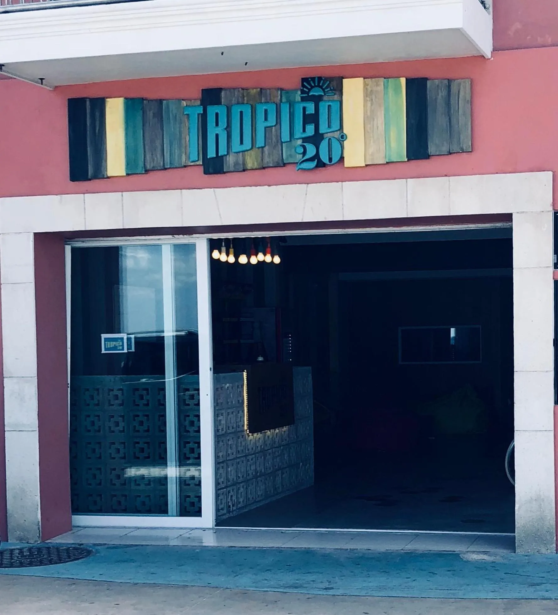 Property building in Hostel Frente al Mar Tropico 20º