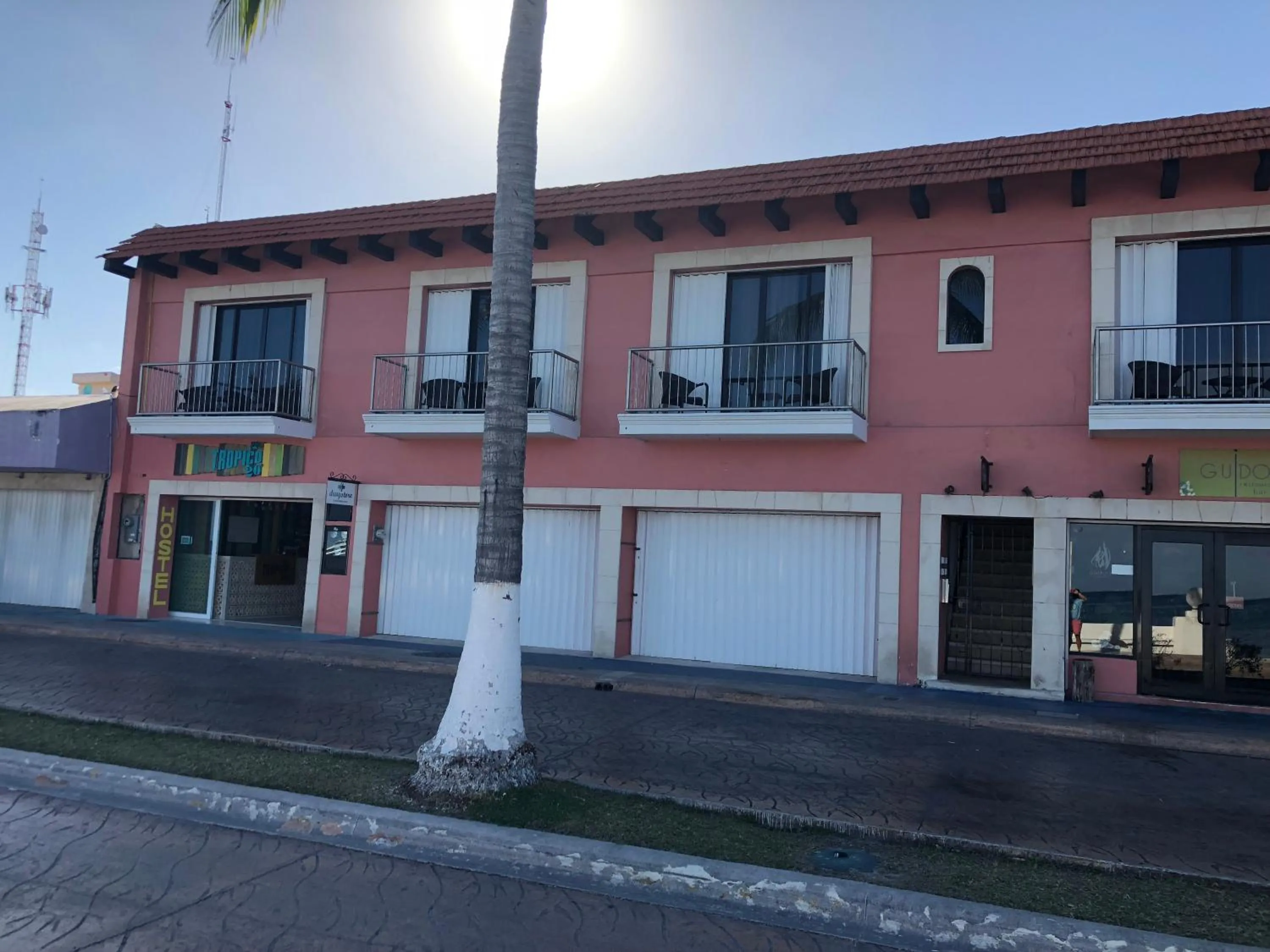 Property building in Hostel Frente al Mar Tropico 20º