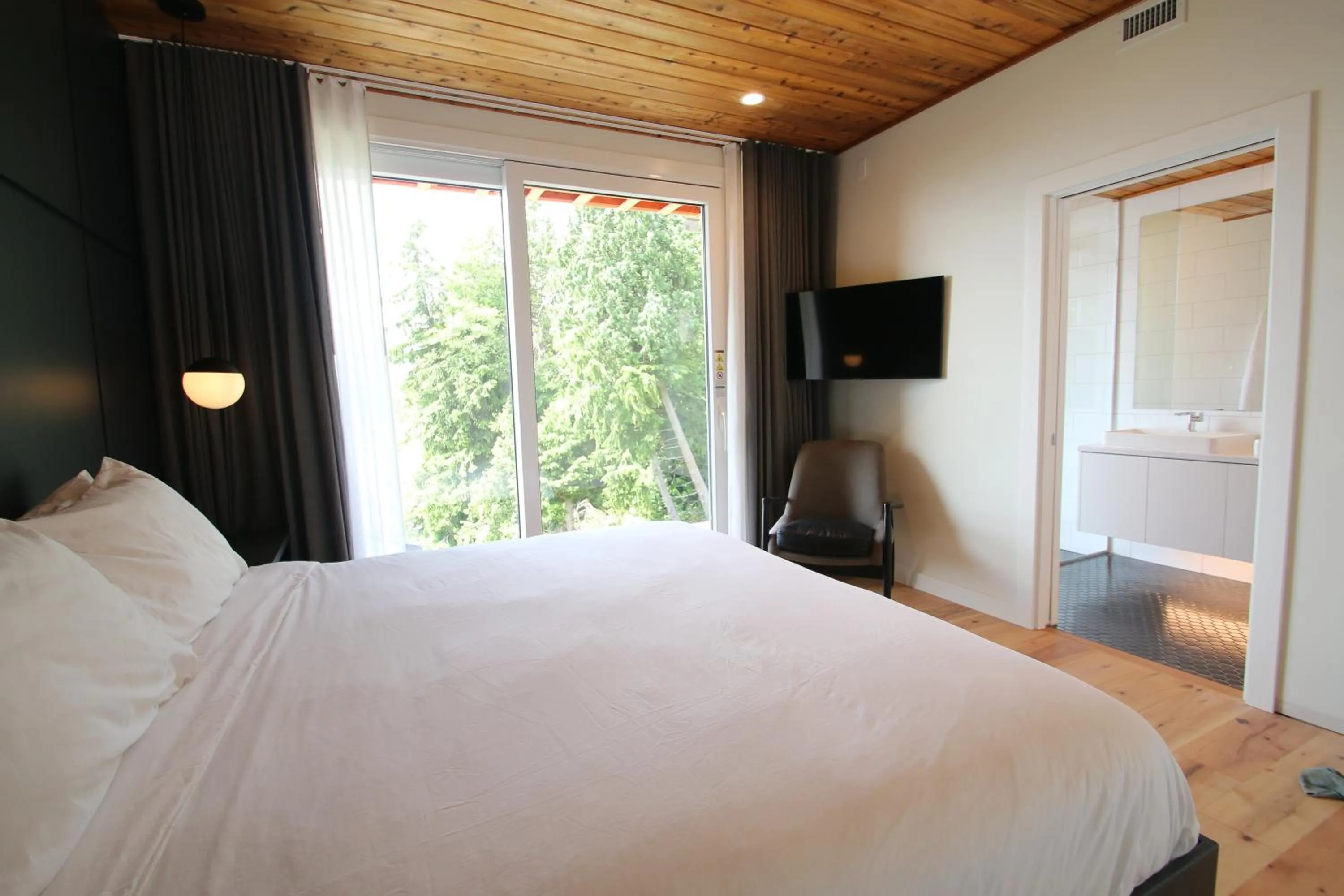 Bed in Duffin Cove Resort