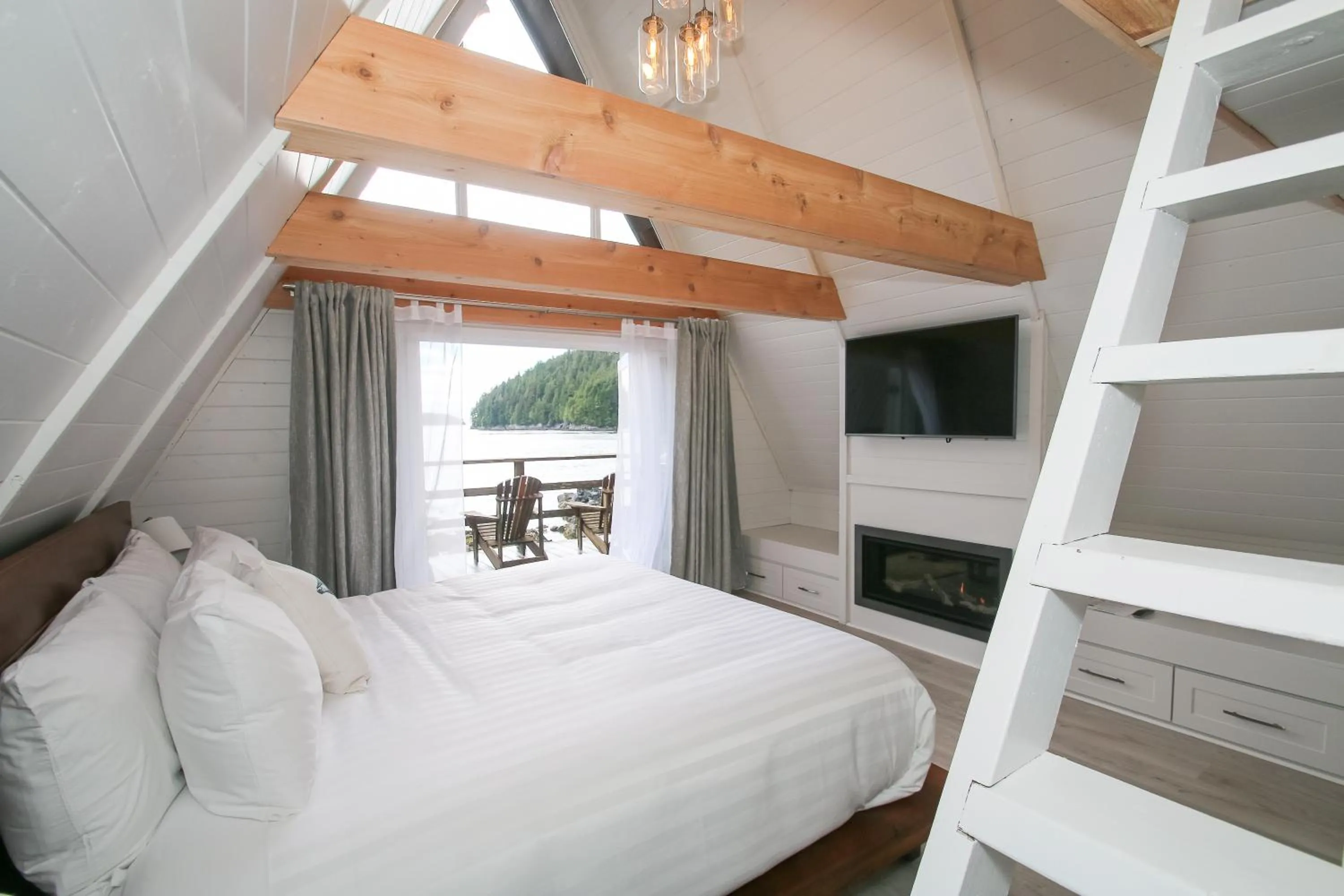 Bed in Duffin Cove Resort