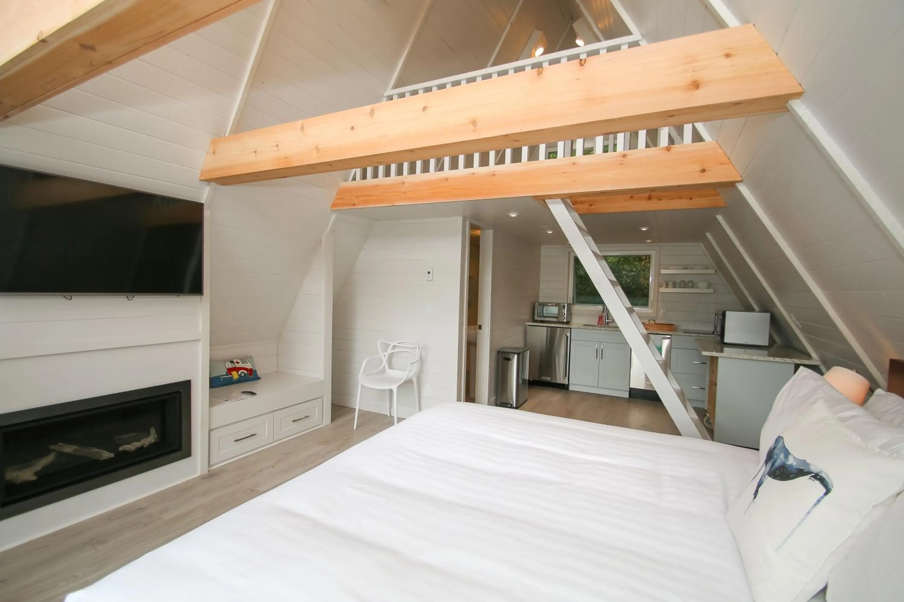 Bed in Duffin Cove Resort