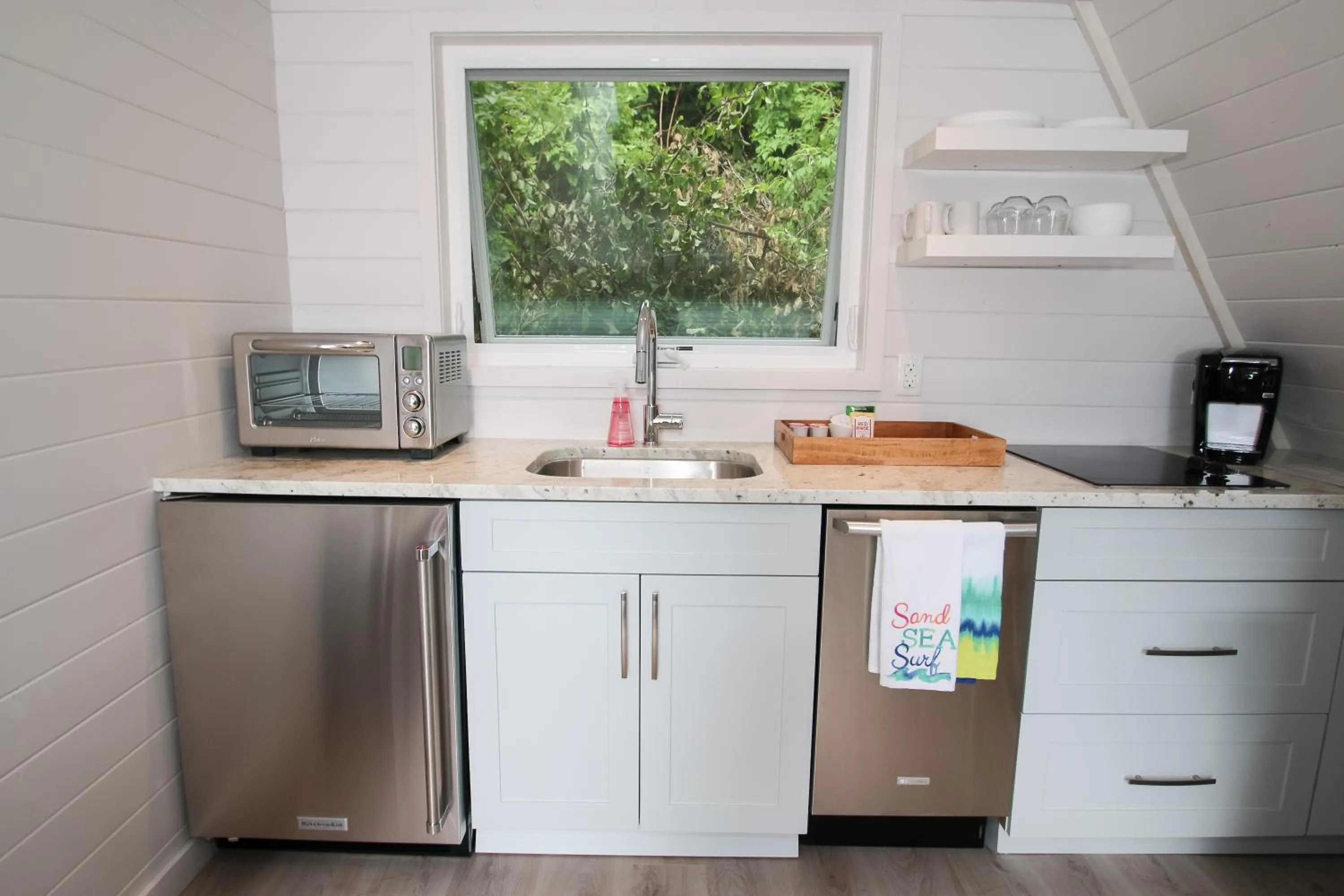 Kitchen or kitchenette in Duffin Cove Resort