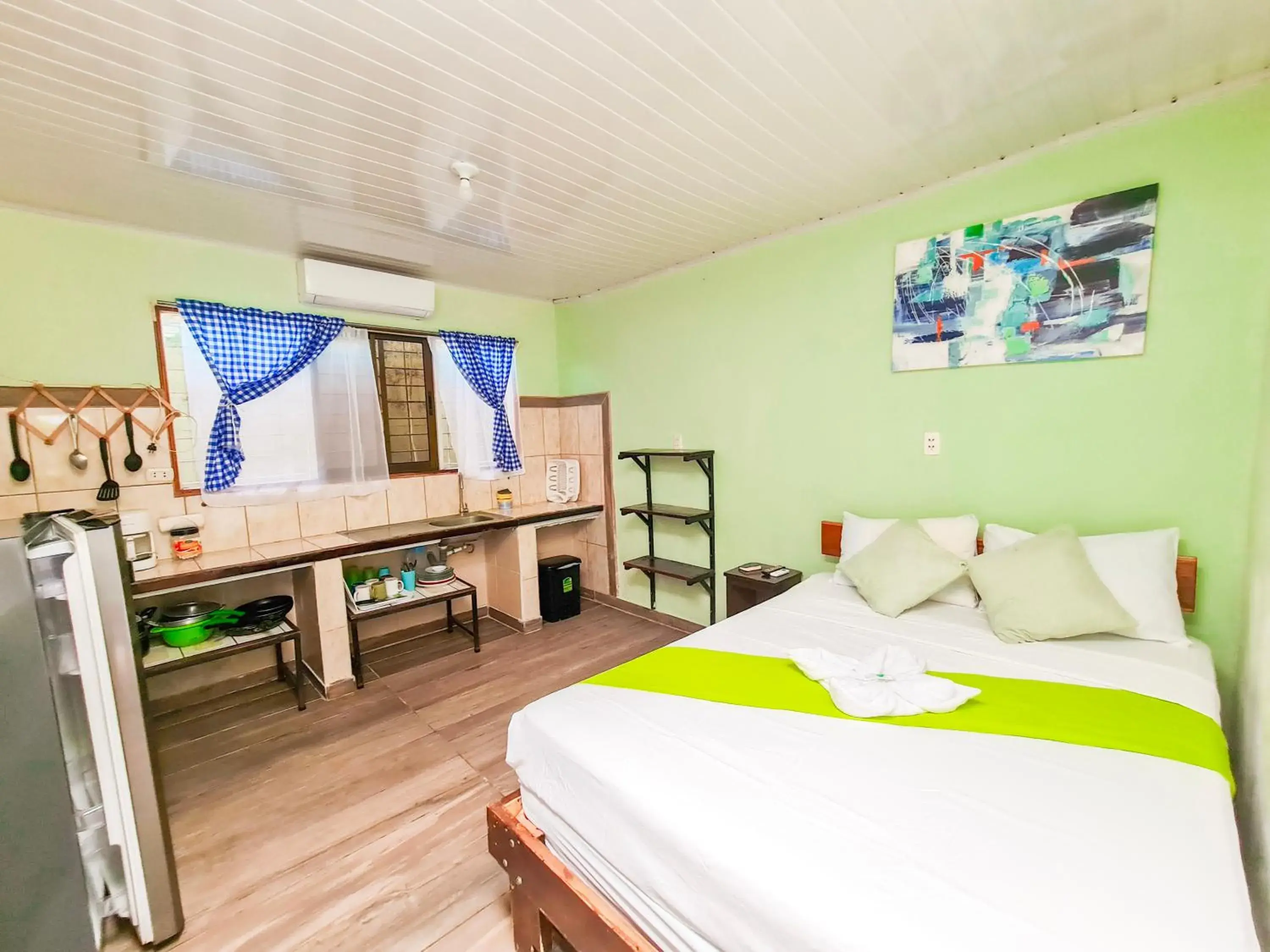 Double Room with Shared Bathroom in Cabinas Coco Alegre Double Room with Shared Bathroom in Cabinas Coco Alegre