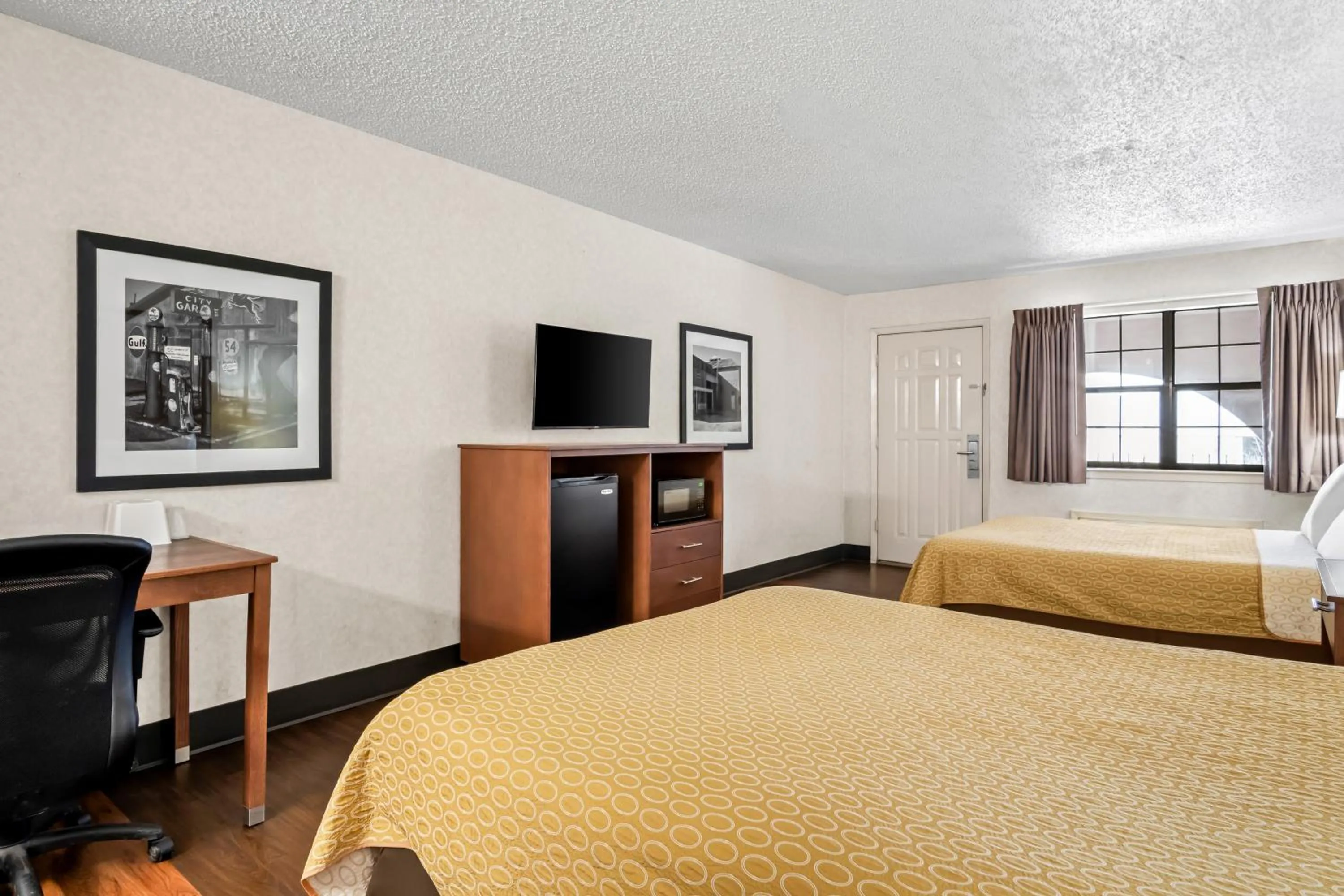 Bed in Americas Best Value Inn Midlothian