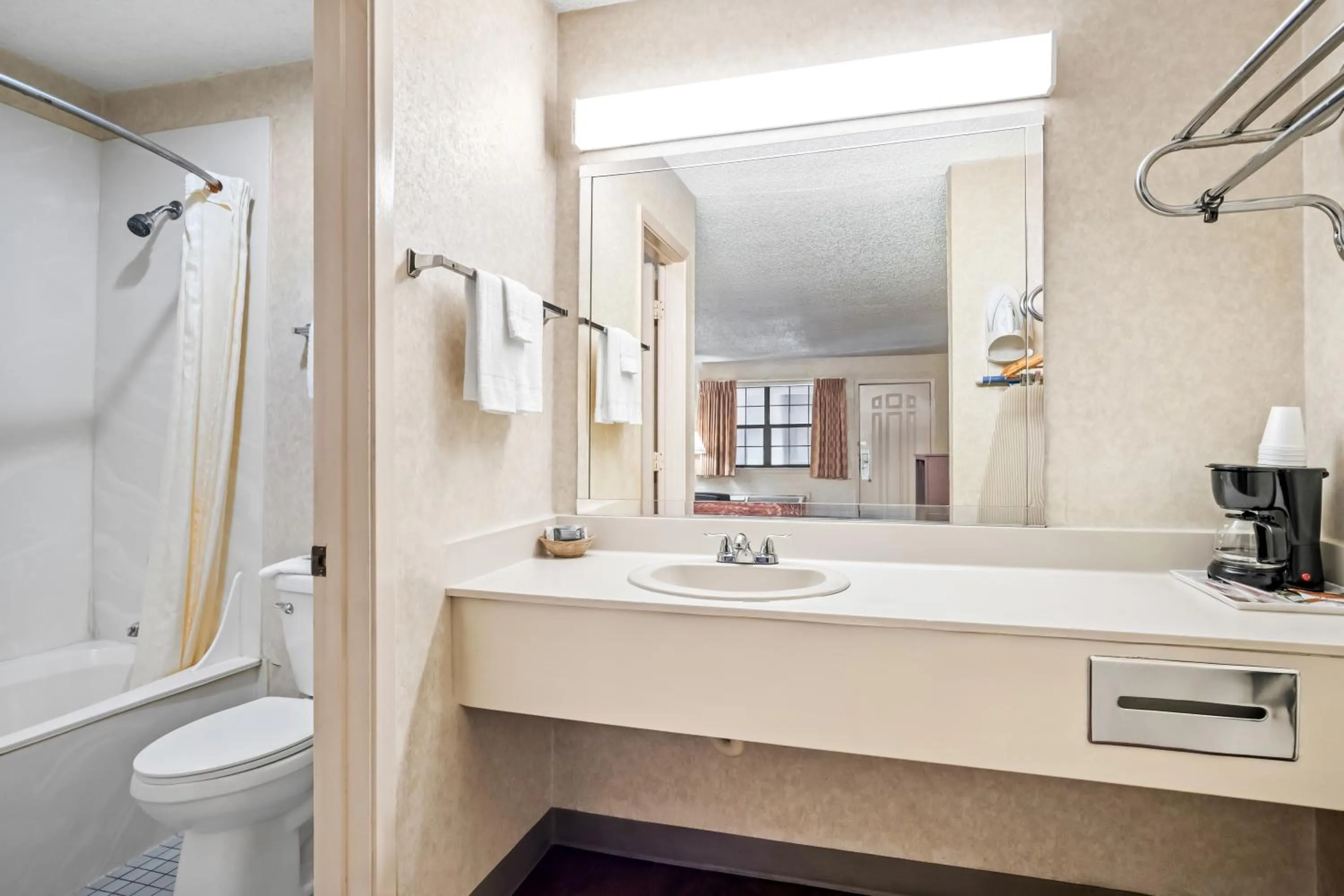 Shower in Americas Best Value Inn Midlothian