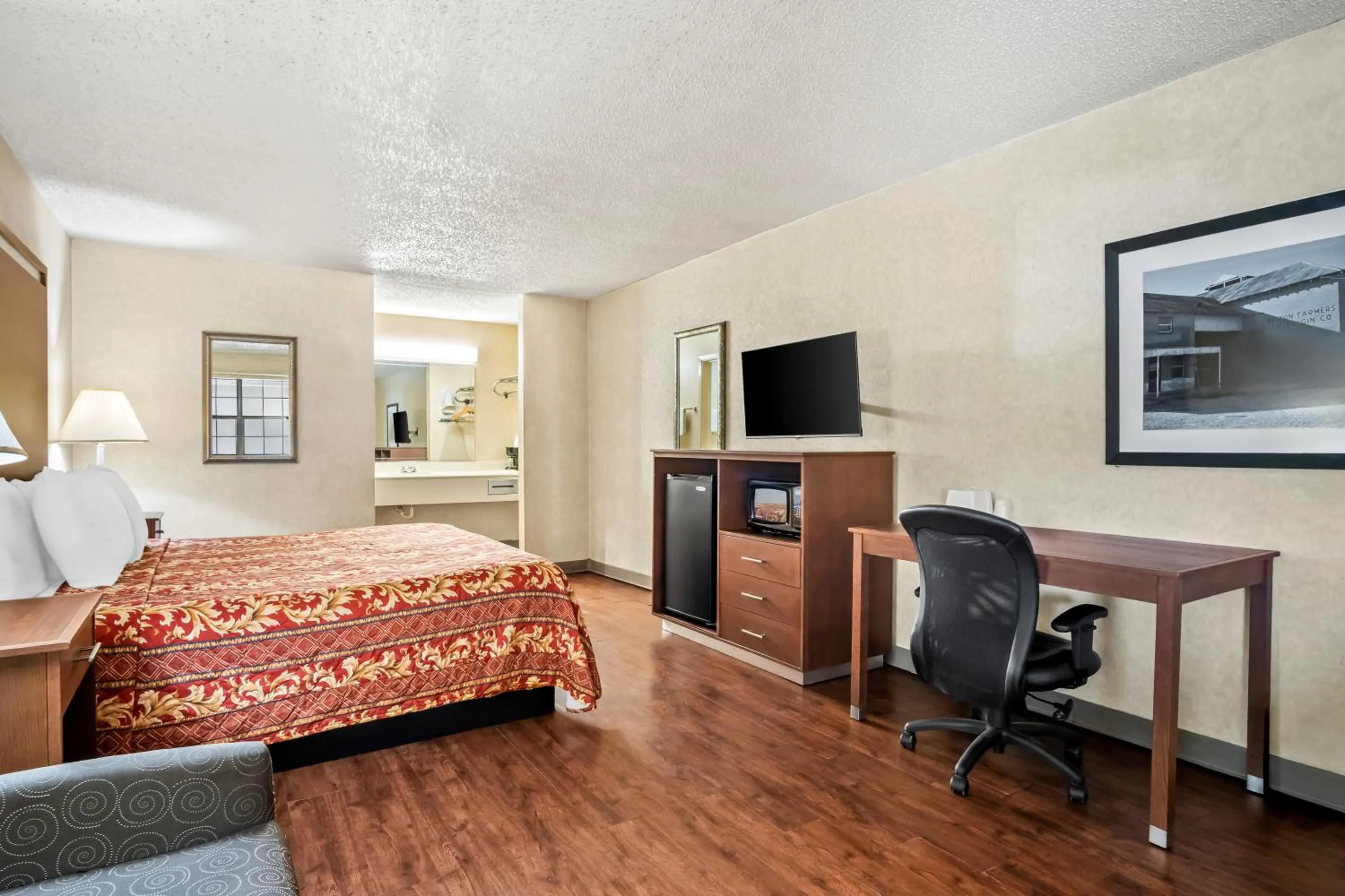 Bed in Americas Best Value Inn Midlothian