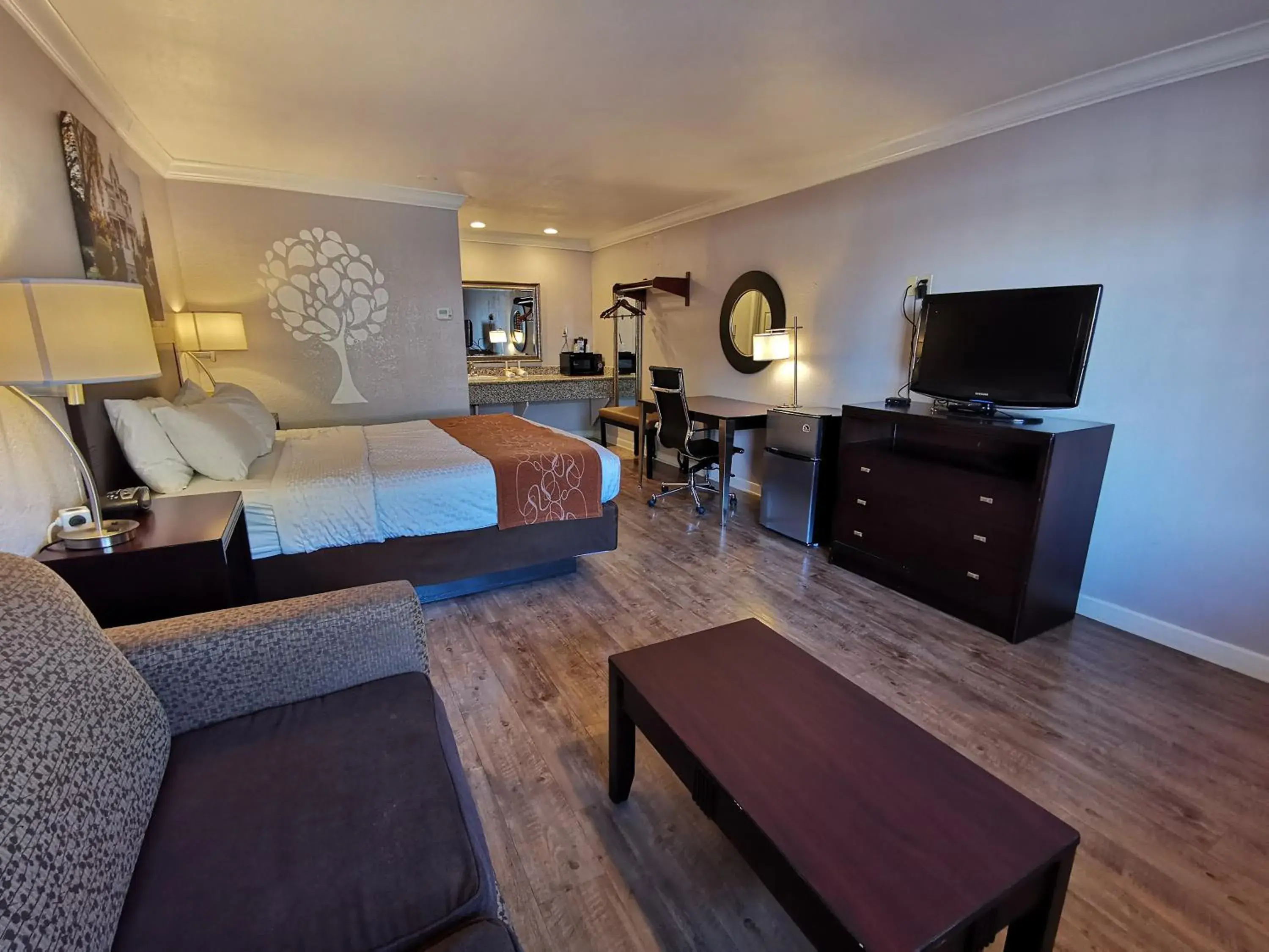 Queen Suite - Non-Smoking in Journey Inn Queen Suite - Non-Smoking in Journey Inn