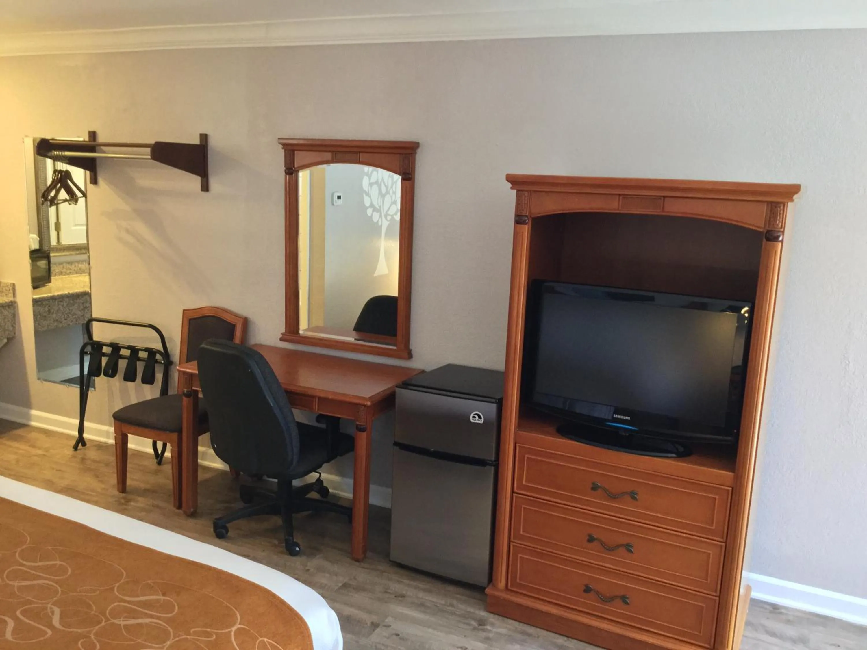 Photo of the whole room in Journey Inn