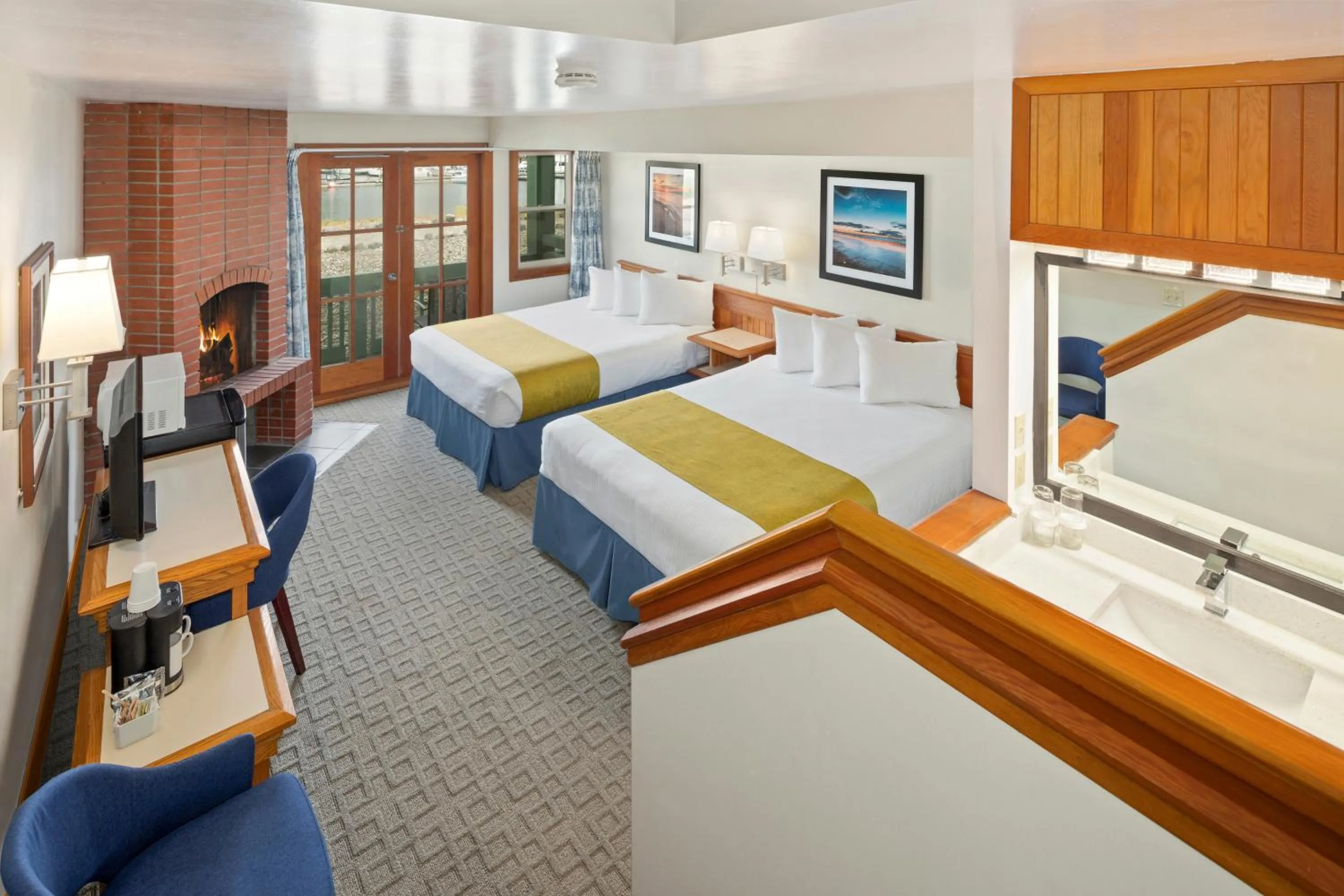 Bed in Canadian Princess Lodge & Marina