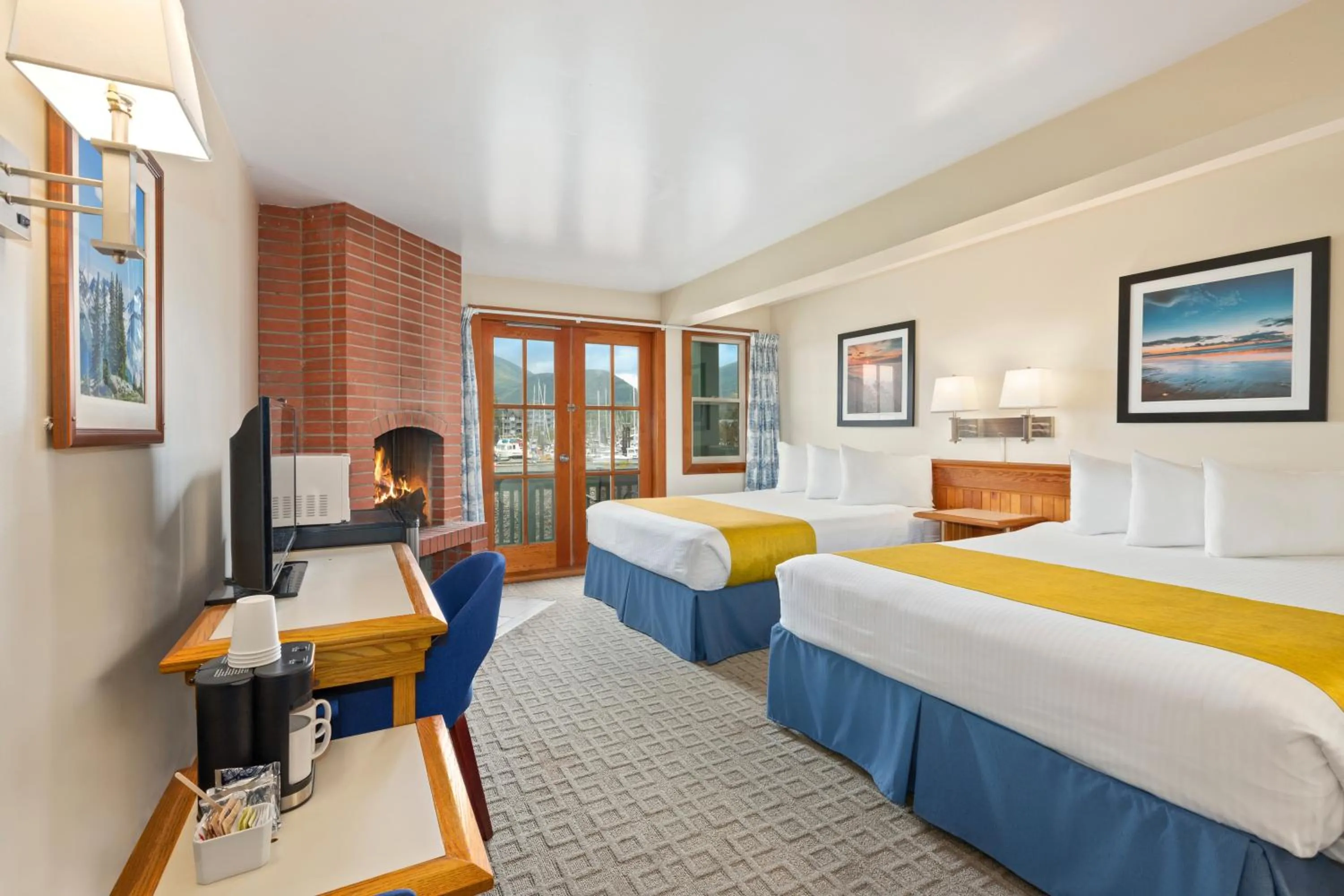 Bed in Canadian Princess Lodge & Marina