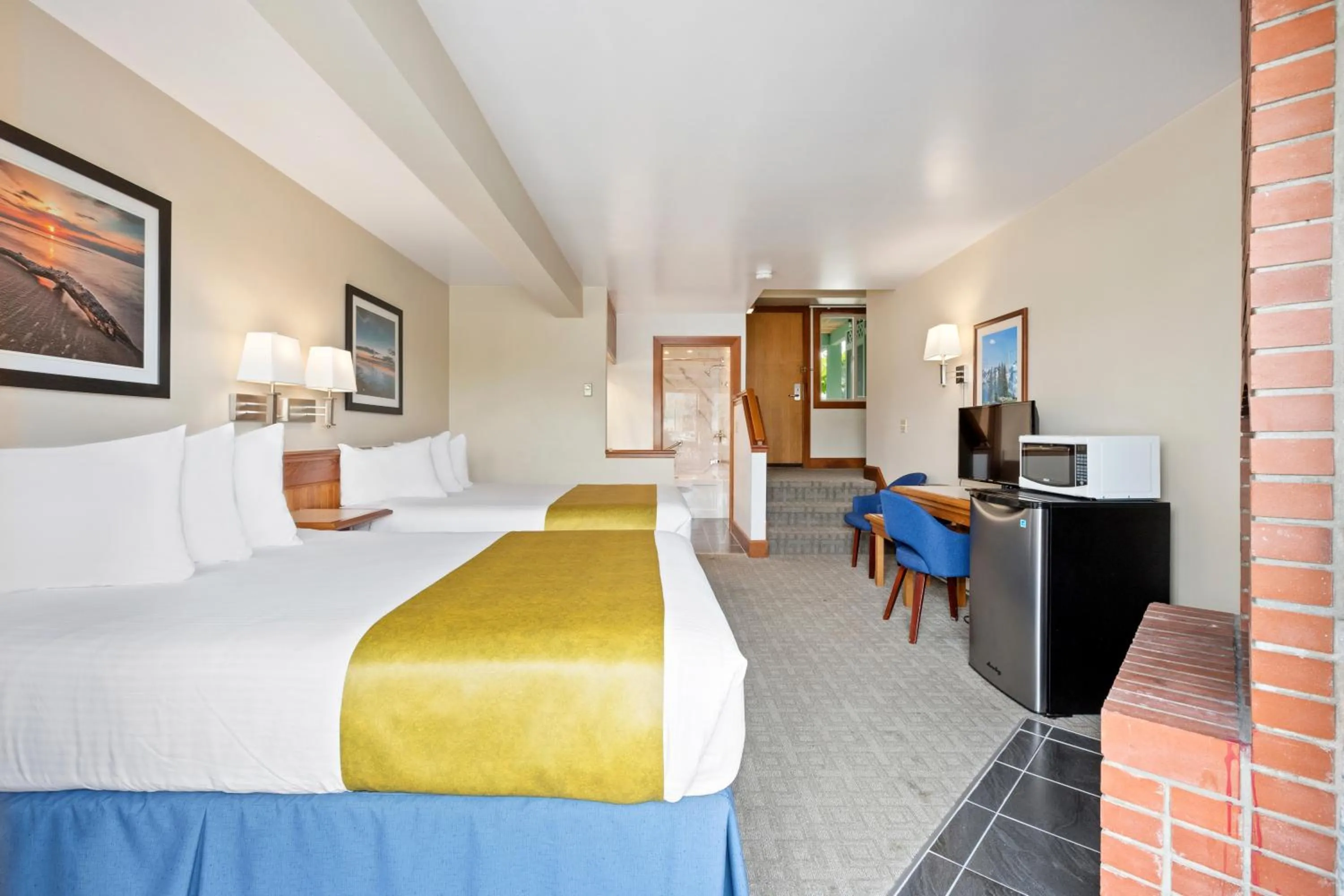 Bed in Canadian Princess Lodge & Marina