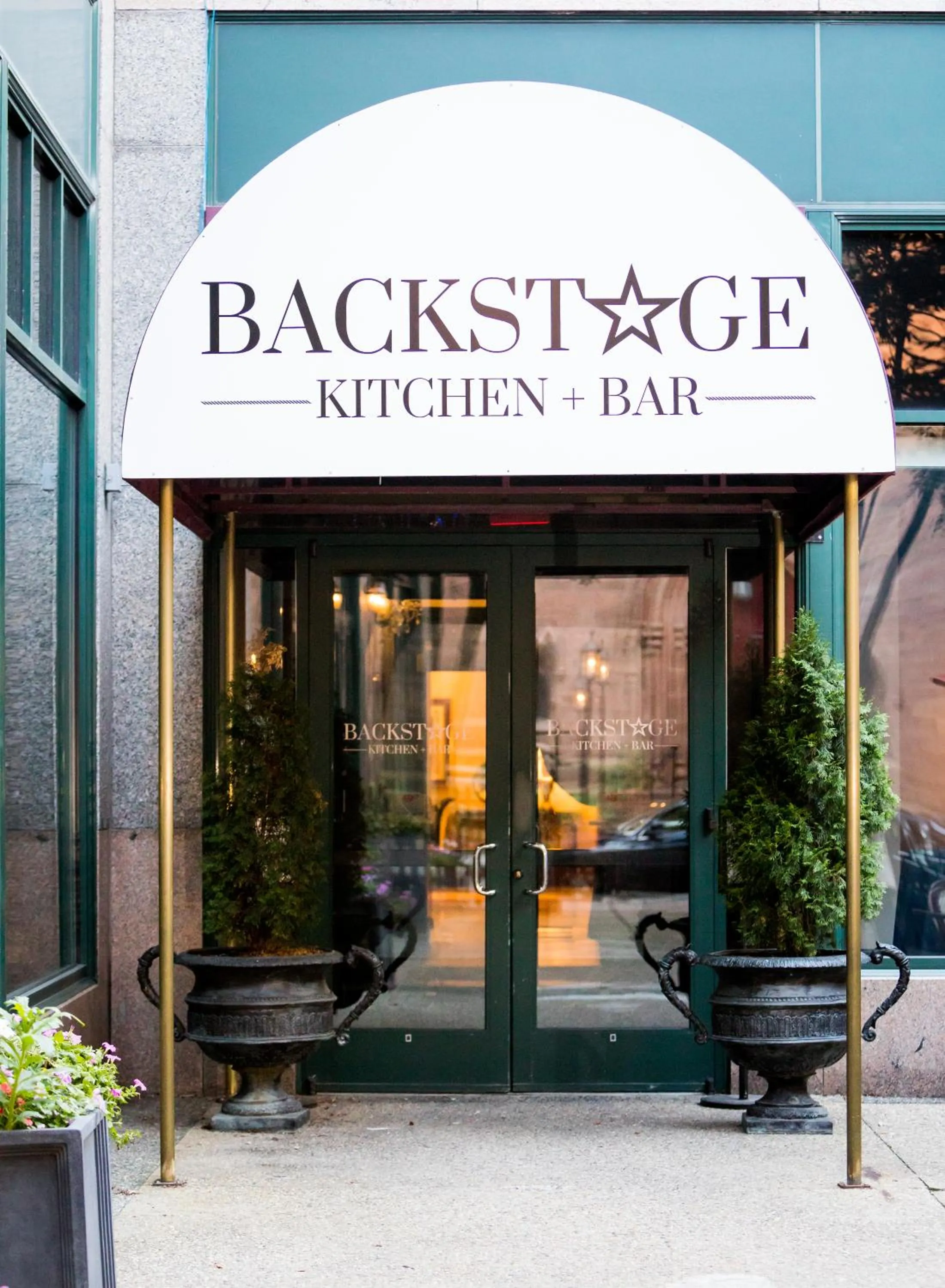 Restaurant/places to eat in Hotel Providence