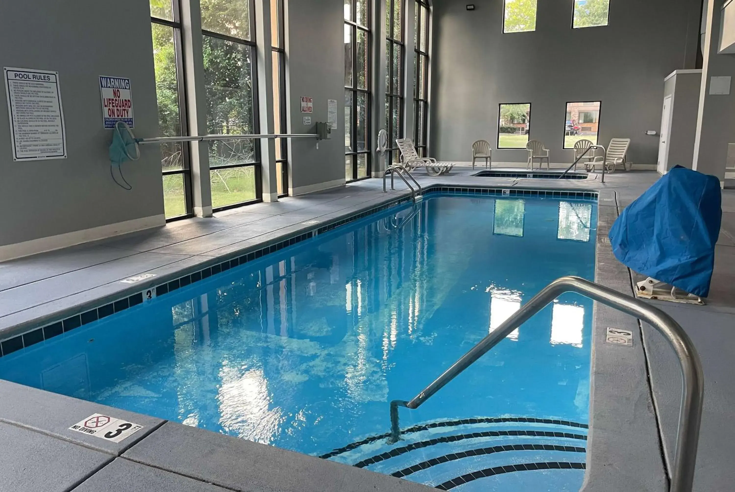 Pool view in Days Inn & Suites by Wyndham Murfreesboro Pool view in Days Inn & Suites by Wyndham Murfreesboro