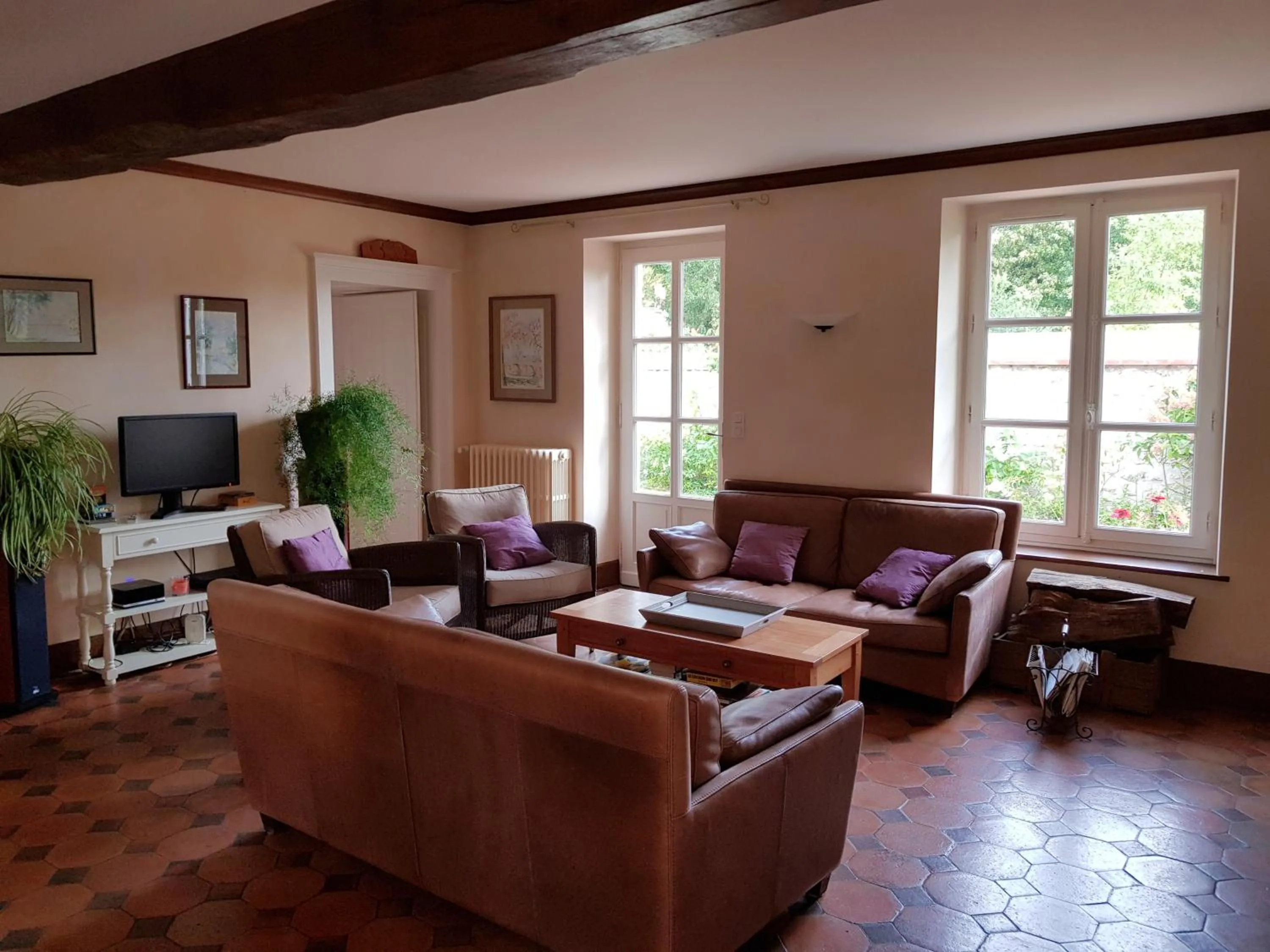 Communal lounge/ TV room in La Taille de Biou