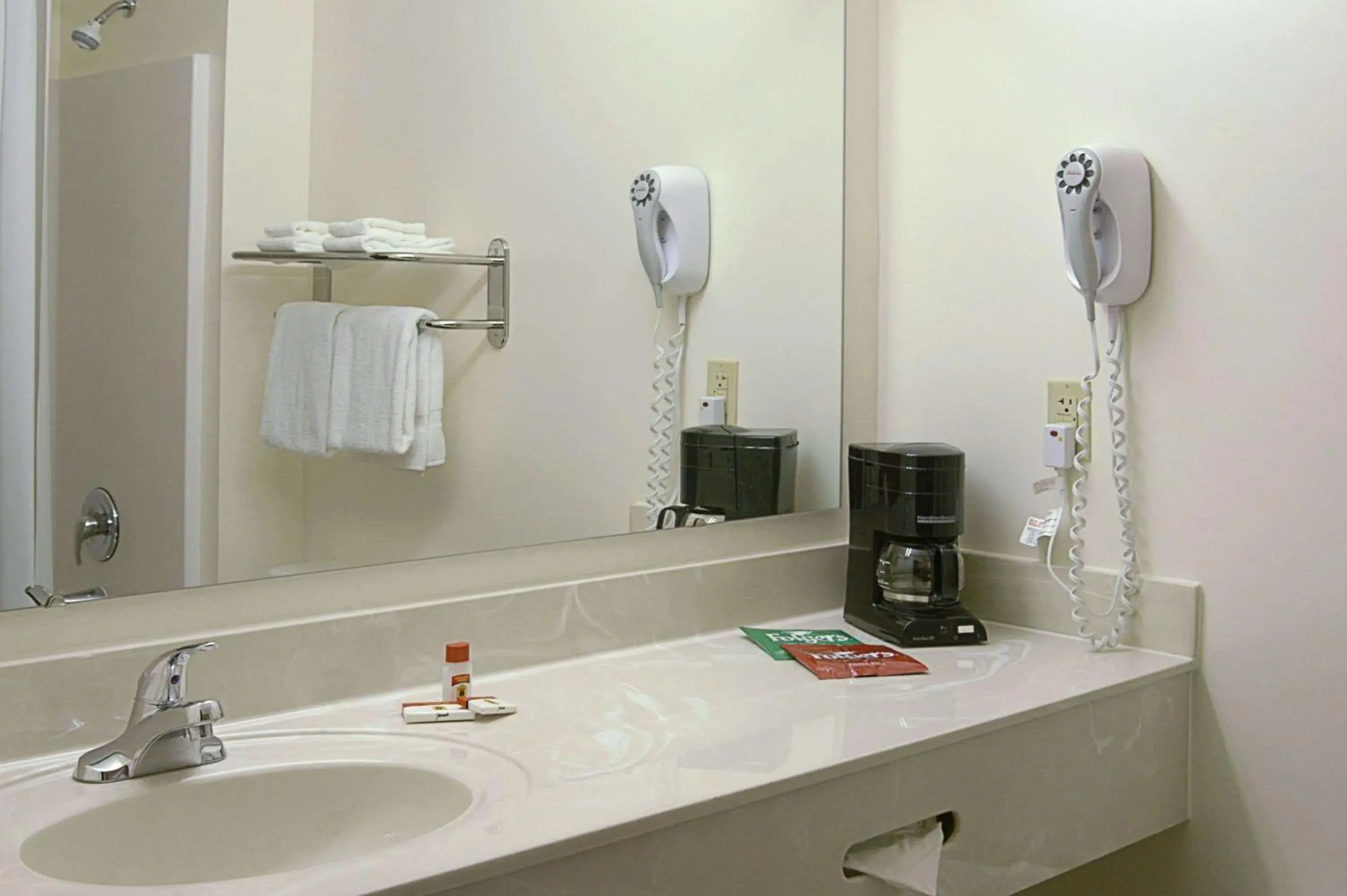 Bedroom in Super 8 by Wyndham Topeka at Forbes Landing Bedroom in Super 8 by Wyndham Topeka at Forbes Landing