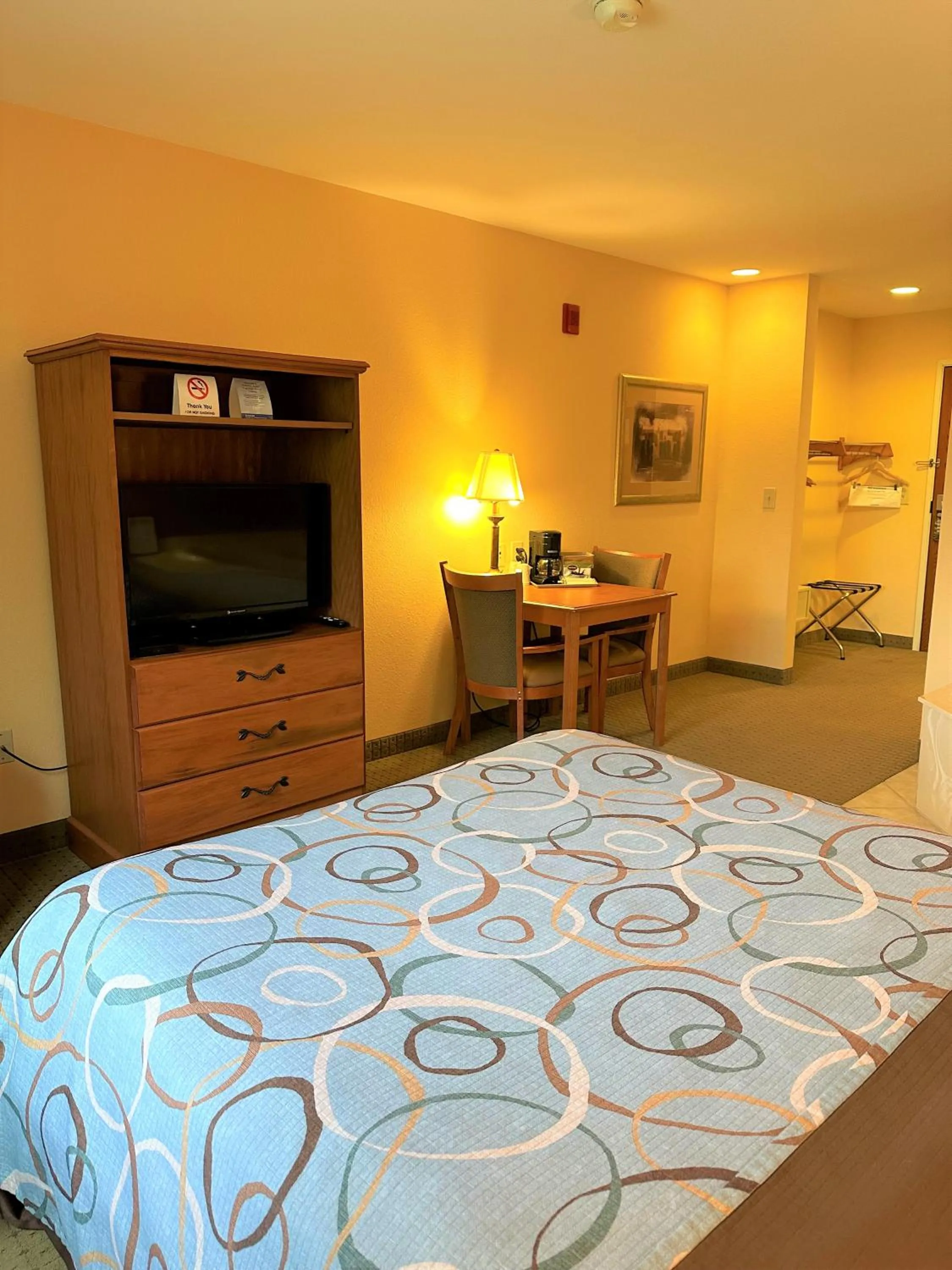 Bedroom, Bed in Super 8 by Wyndham Topeka at Forbes Landing