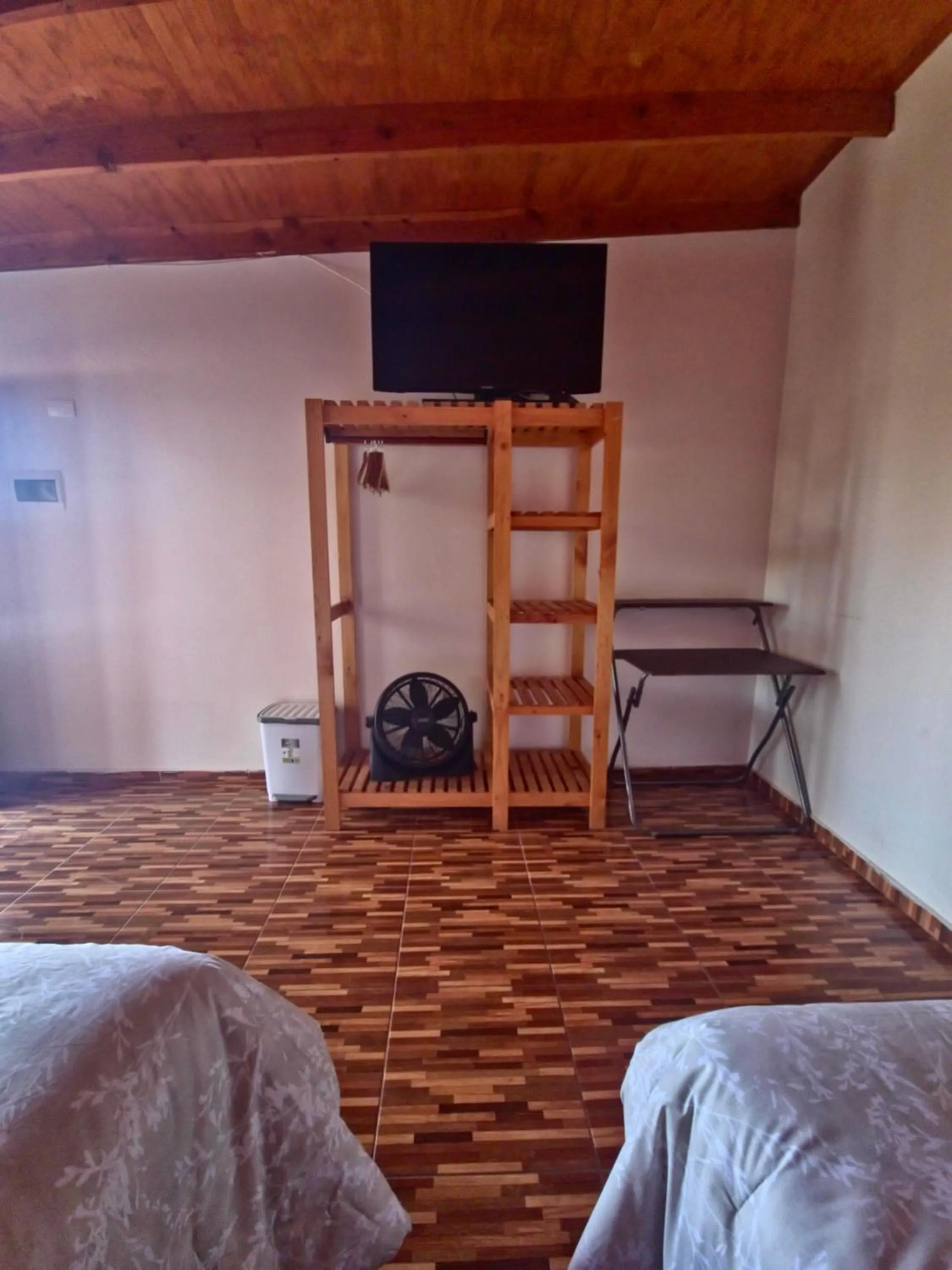 TV and multimedia, Bed in Hostal Perita