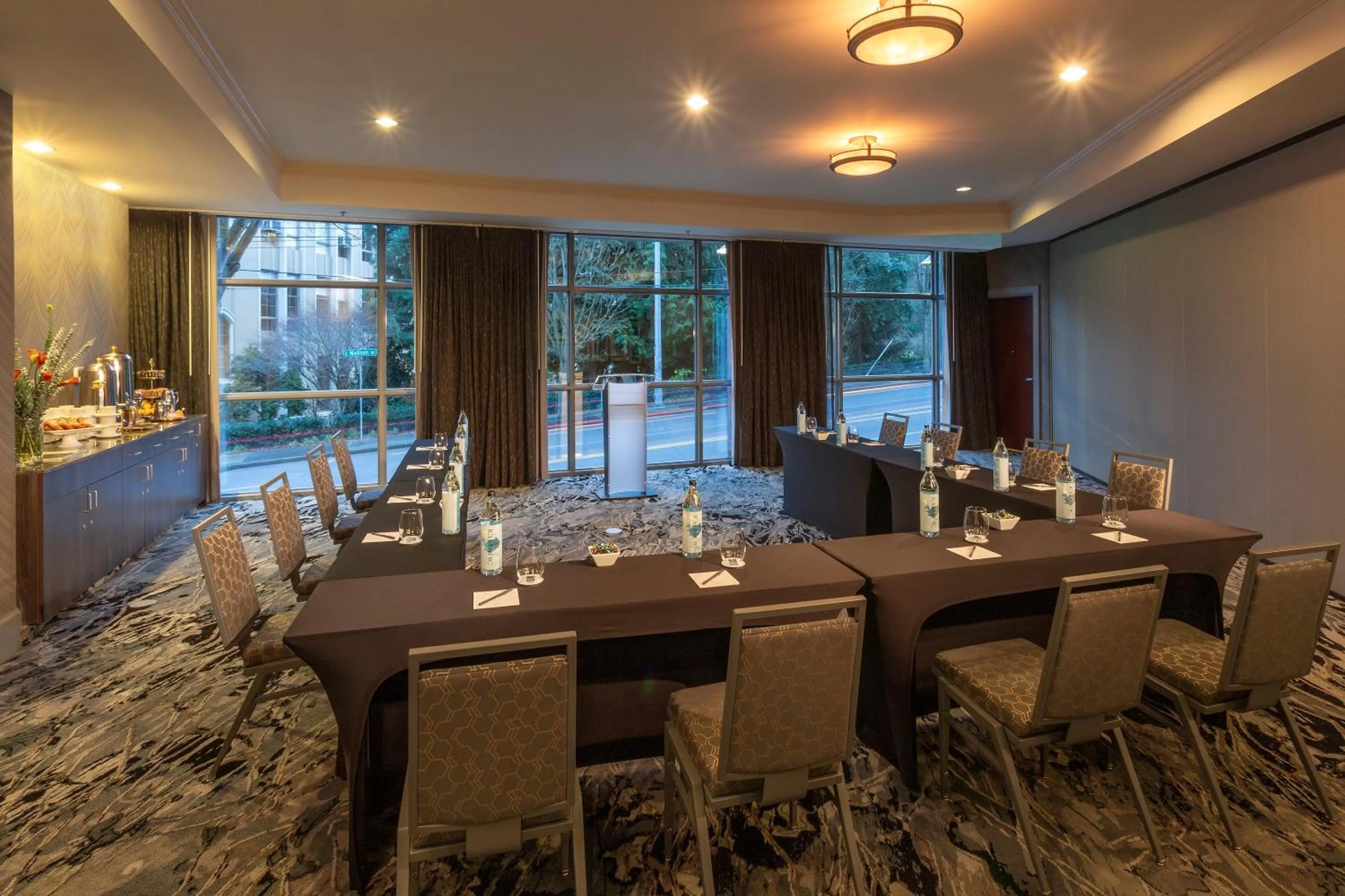 Meeting/conference room in Silver Cloud Hotel - Seattle Broadway