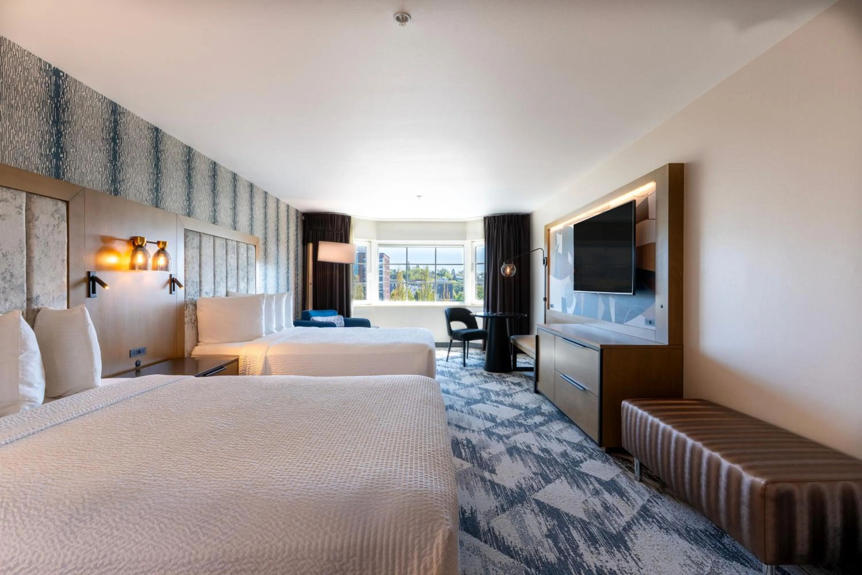 Bed in Silver Cloud Hotel - Seattle Broadway