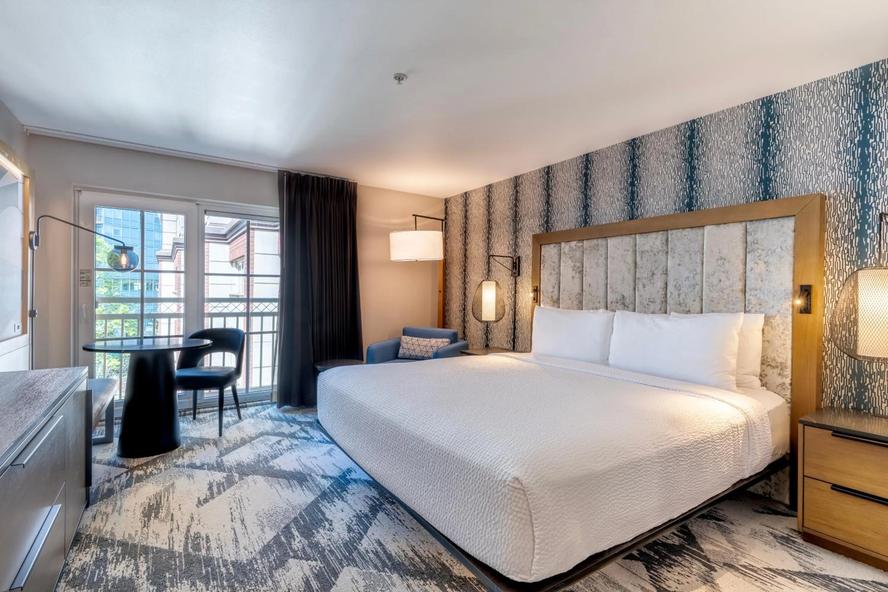 Bed in Silver Cloud Hotel - Seattle Broadway